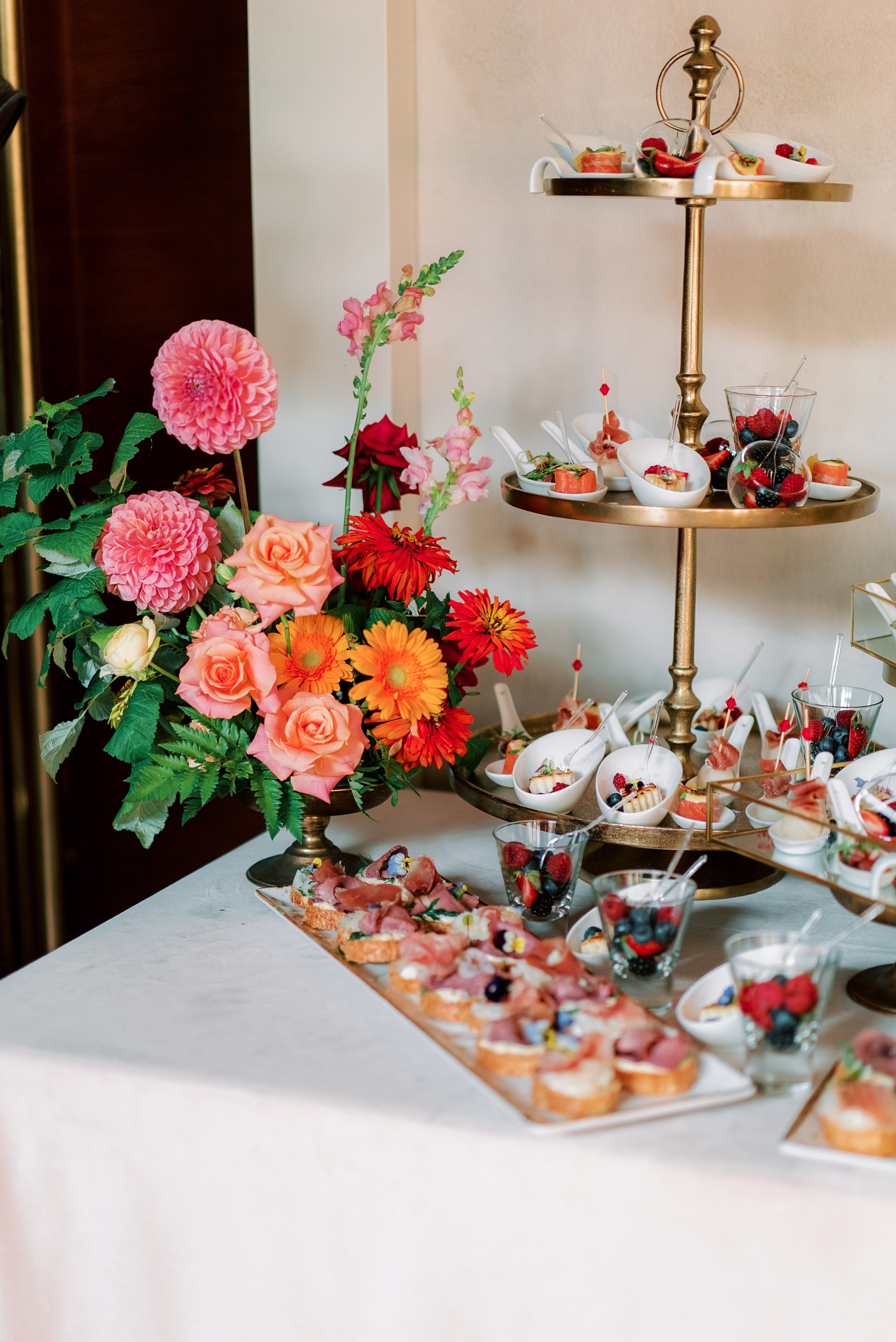 Юбилей в Воробьевы холл. Kirillova Studio — мастерская декора и событий Юли Кирилловой