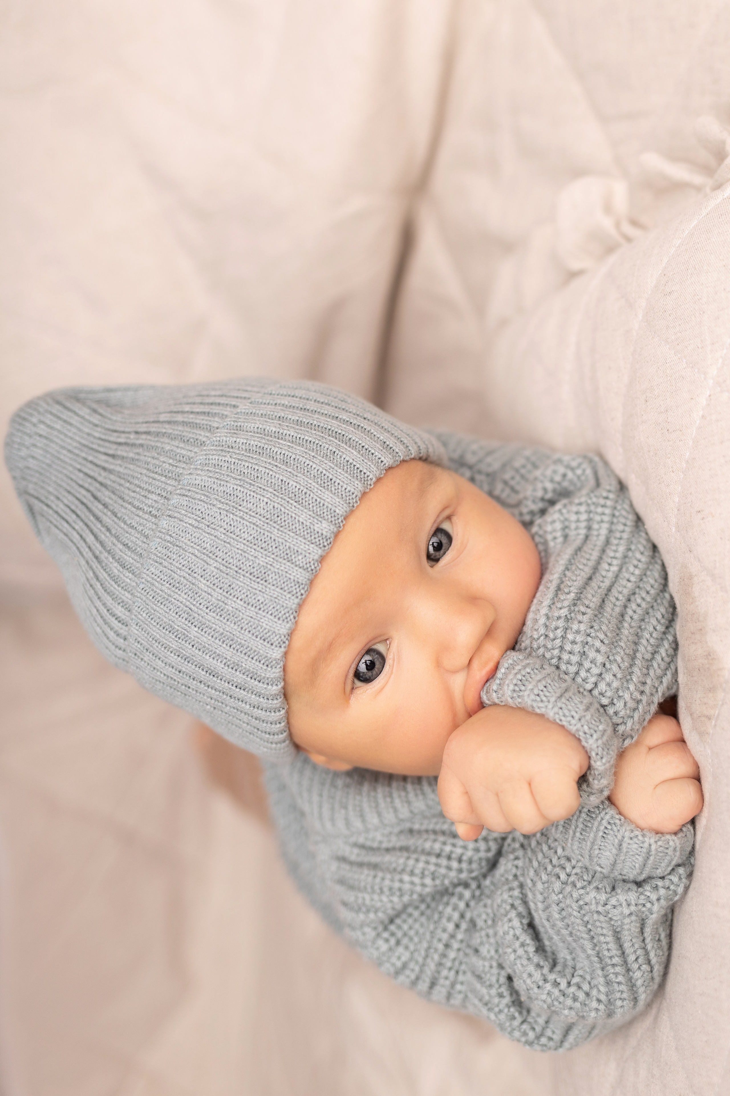 Newborn съемка в стиле Лайф. Фотограф новорожденных малышей в Омске и Омской области Эльвира Камаева