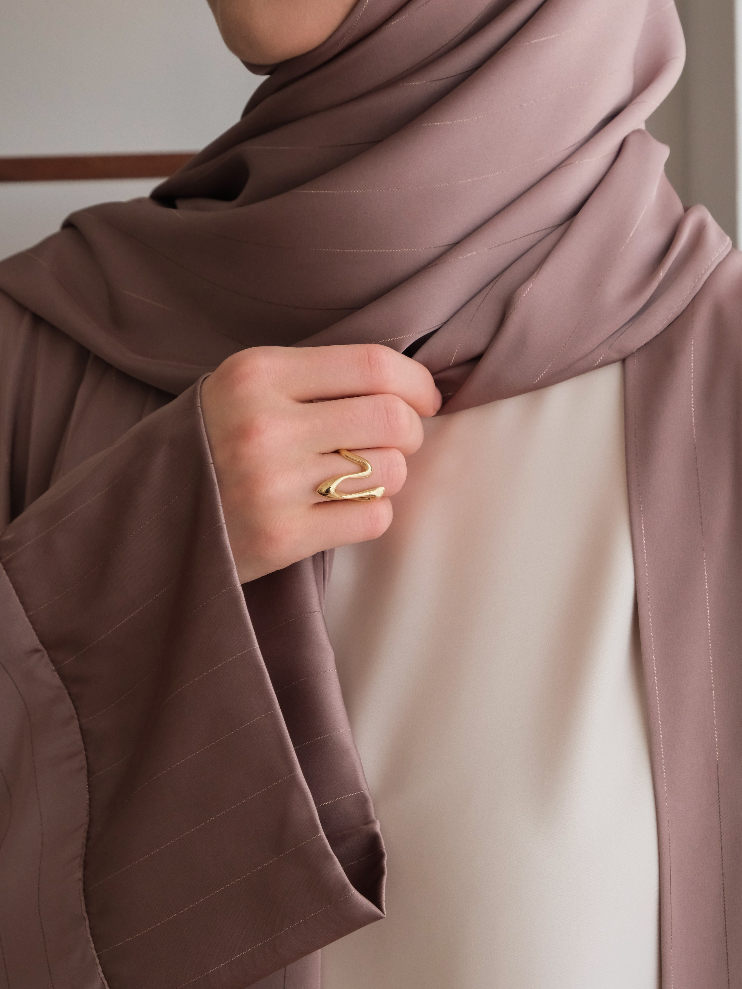 Shinee abayas. VonContent