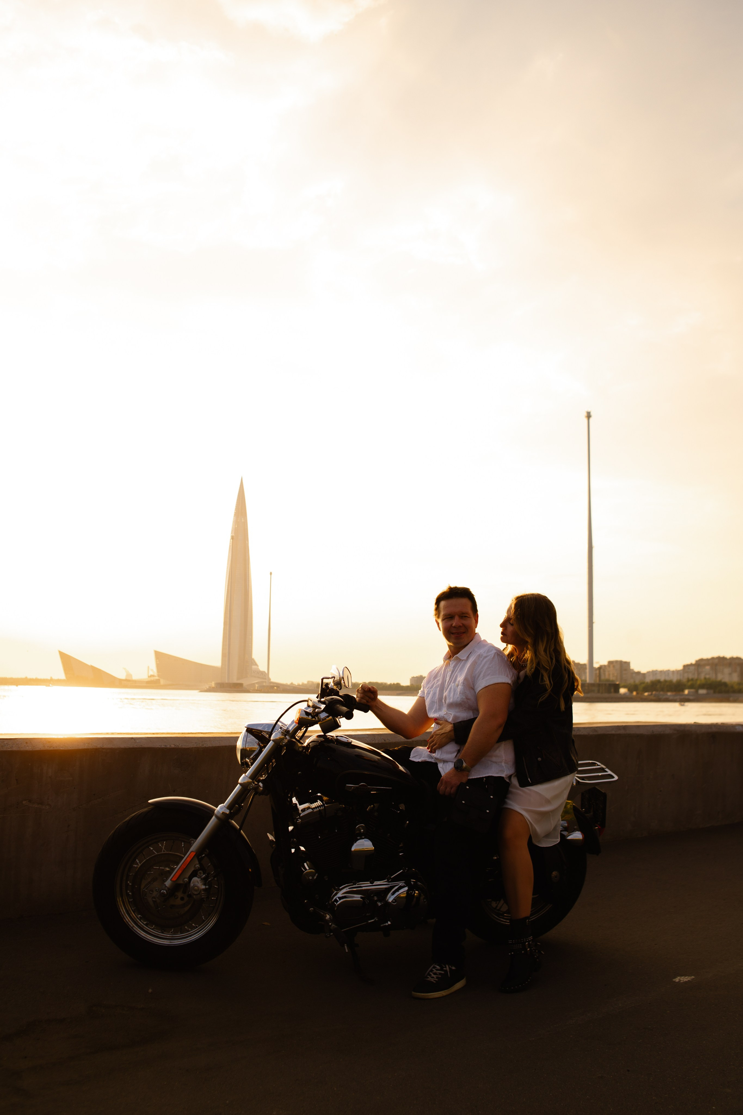 Фотосессия Love story Лахта на закате с мотоциклом. Фотограф в Санкт-Петербурге, Анна Скворцова