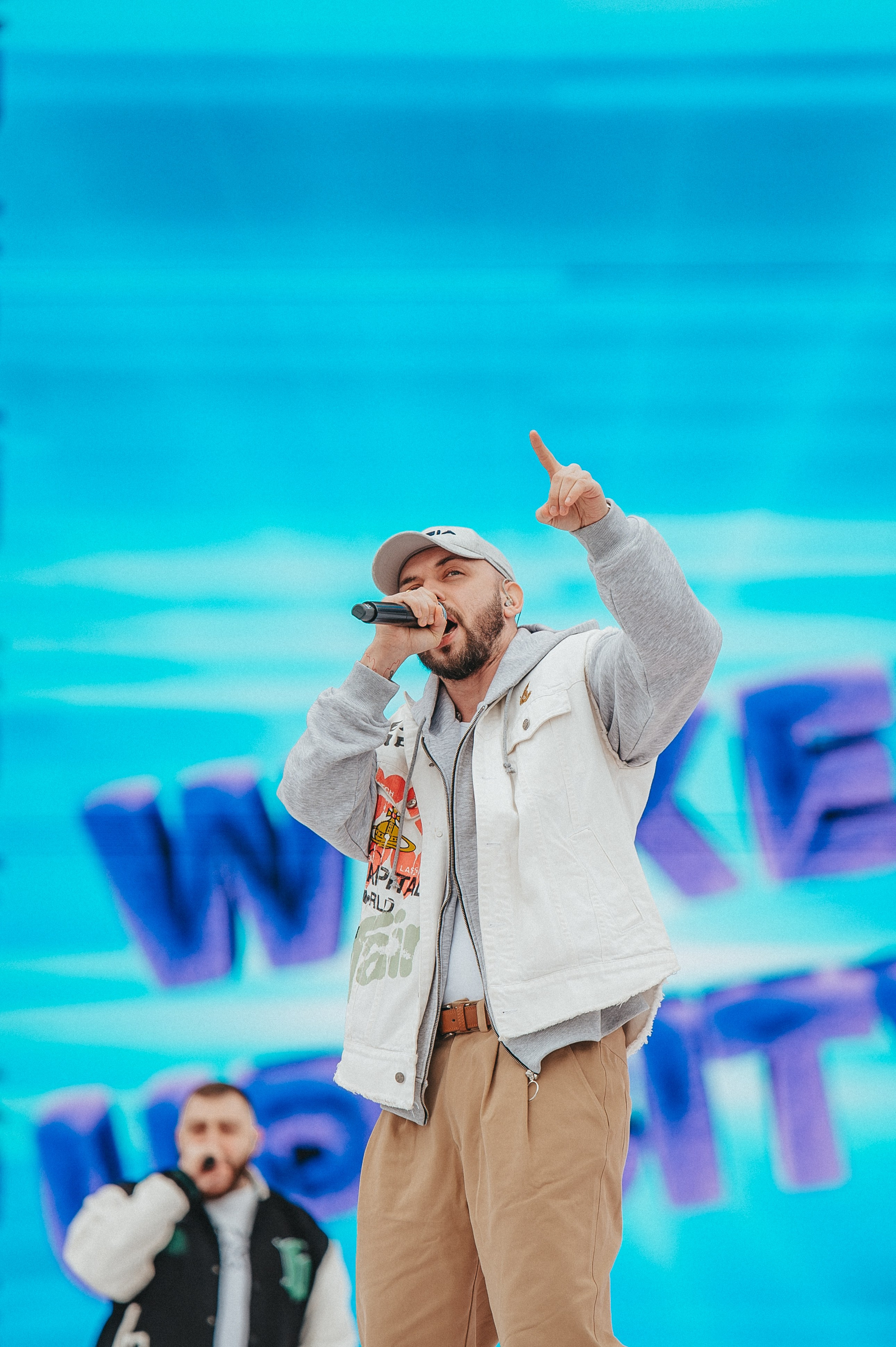 Концертная съемка выступления рэпера ST в Москве - артист ST крупным планом