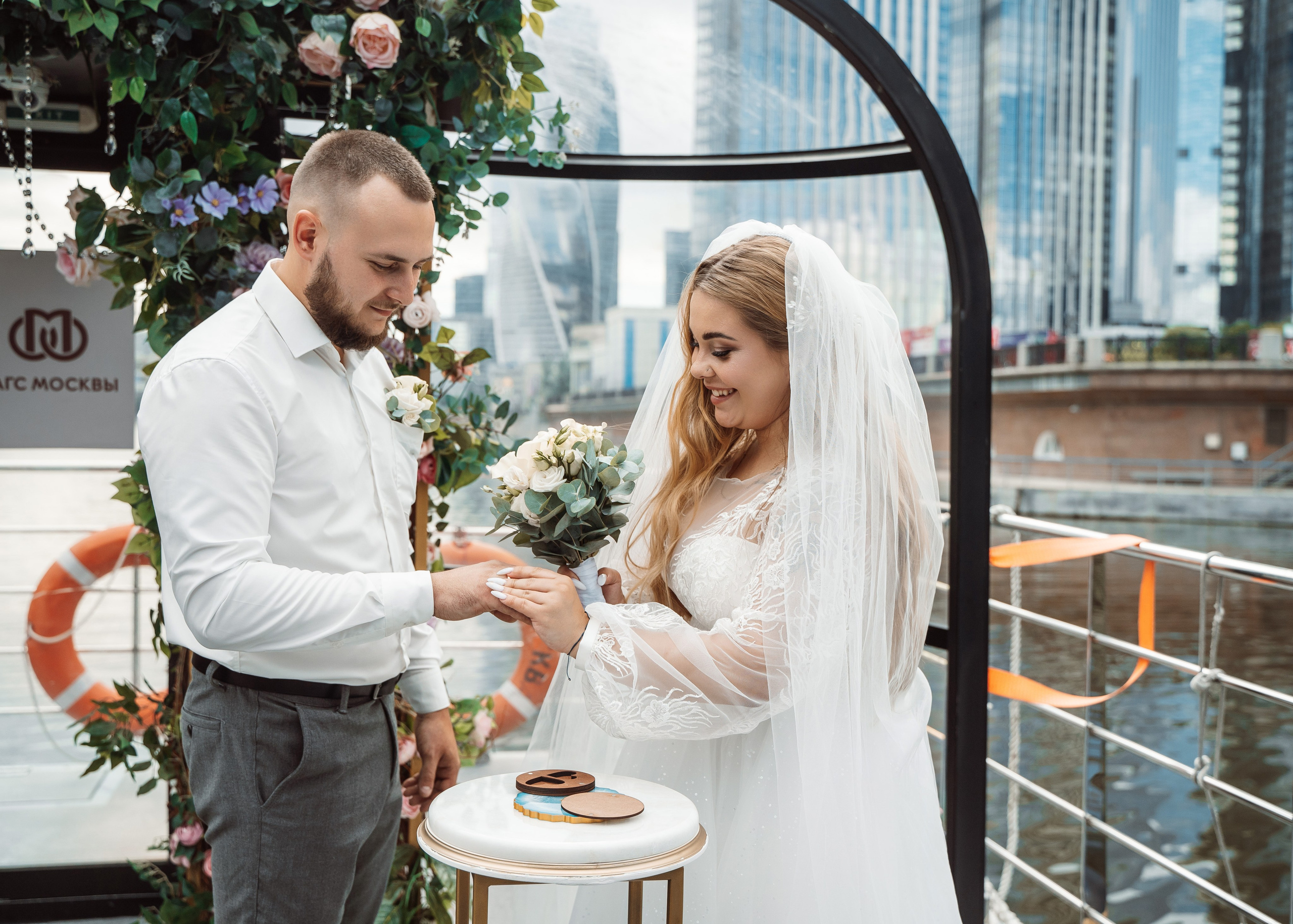 Елена и Александр. Регистрация и прогулка. Фотограф и видеограф в Москве и Московской области Мария Вишня