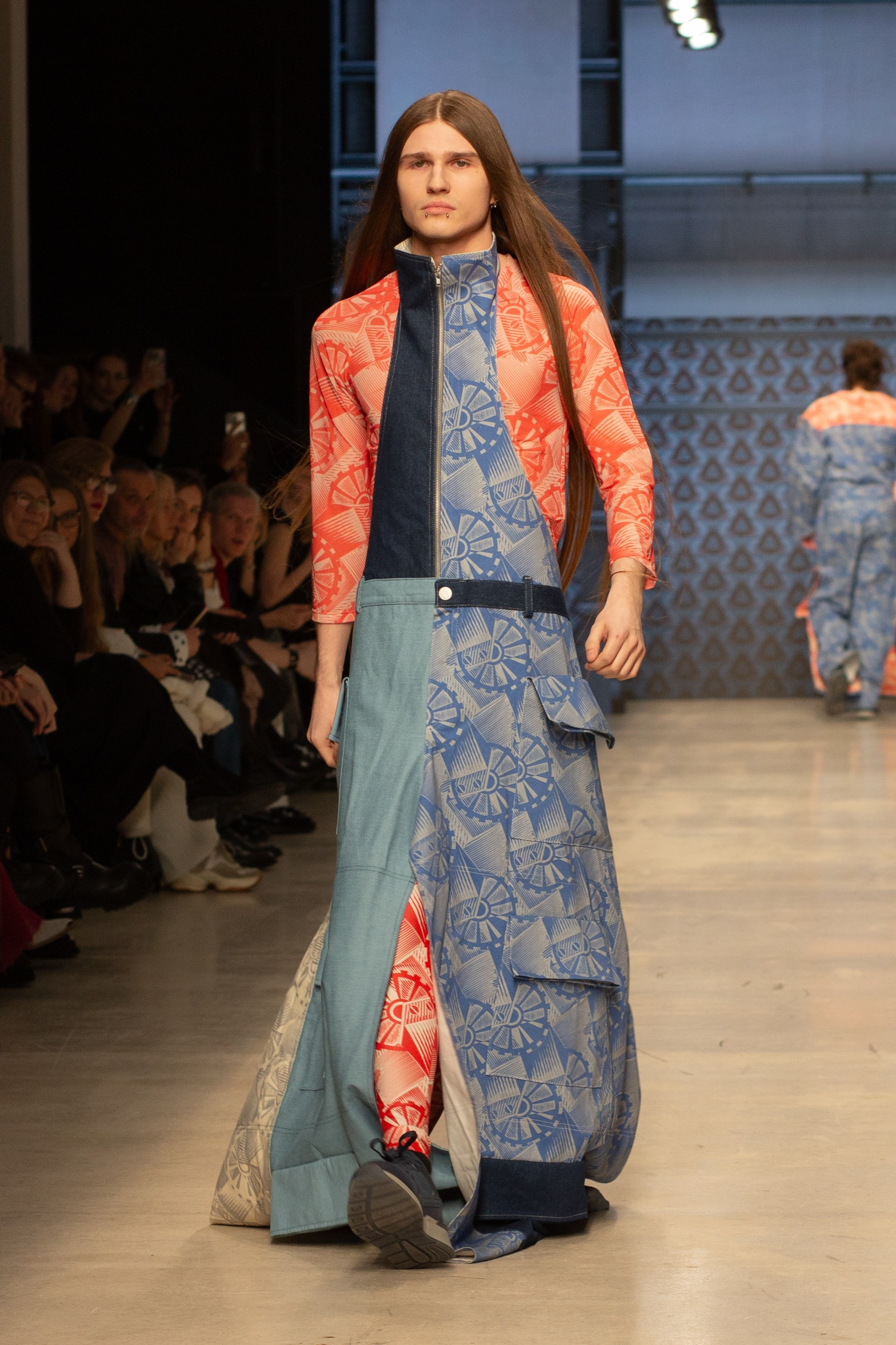 Reports from the Moscow Fashion Week shows. Neumann’s moon