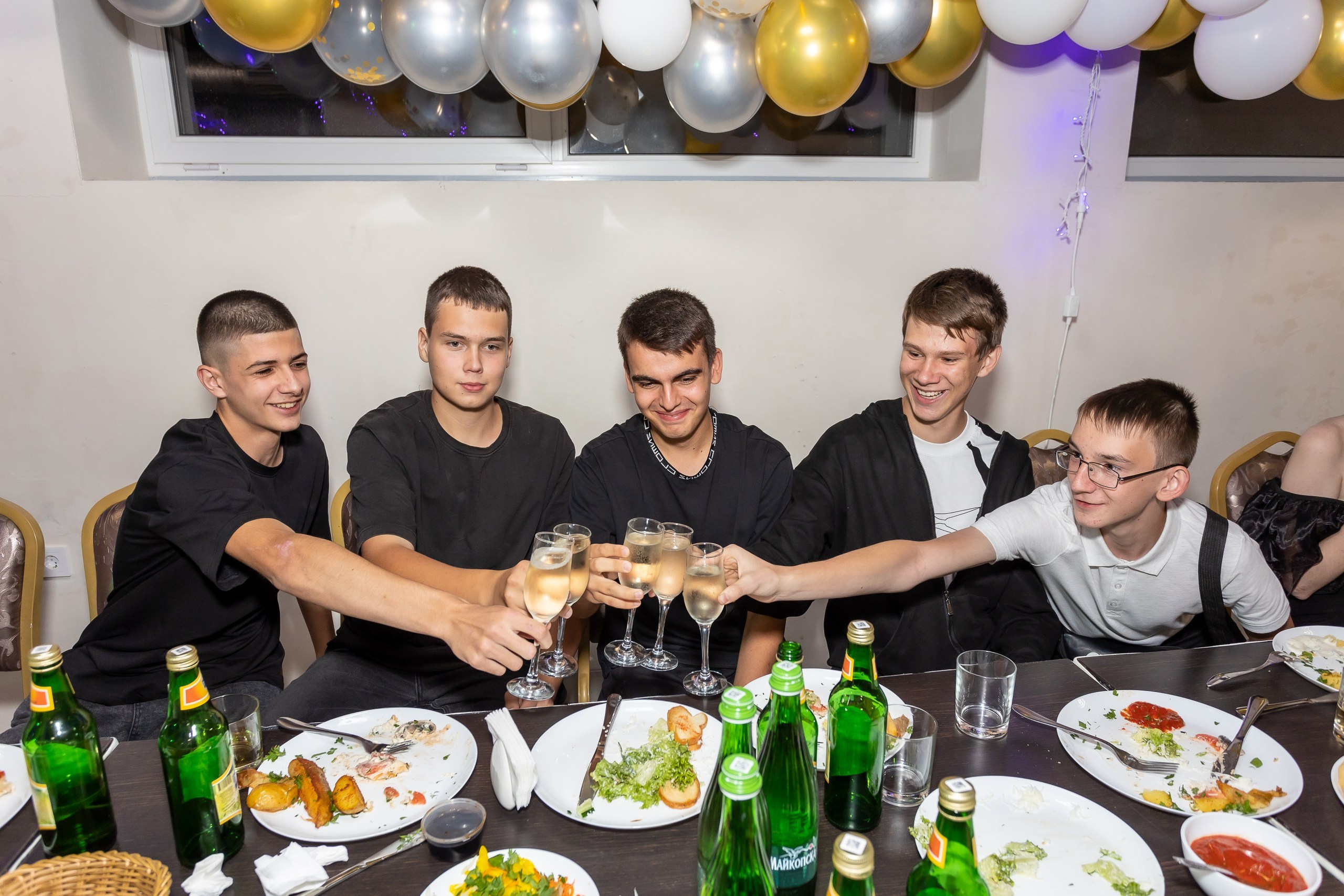 Вручение аттестата и выпускной вечер. Выпускные альбомы Майкоп, Краснодар Елена Золотарева