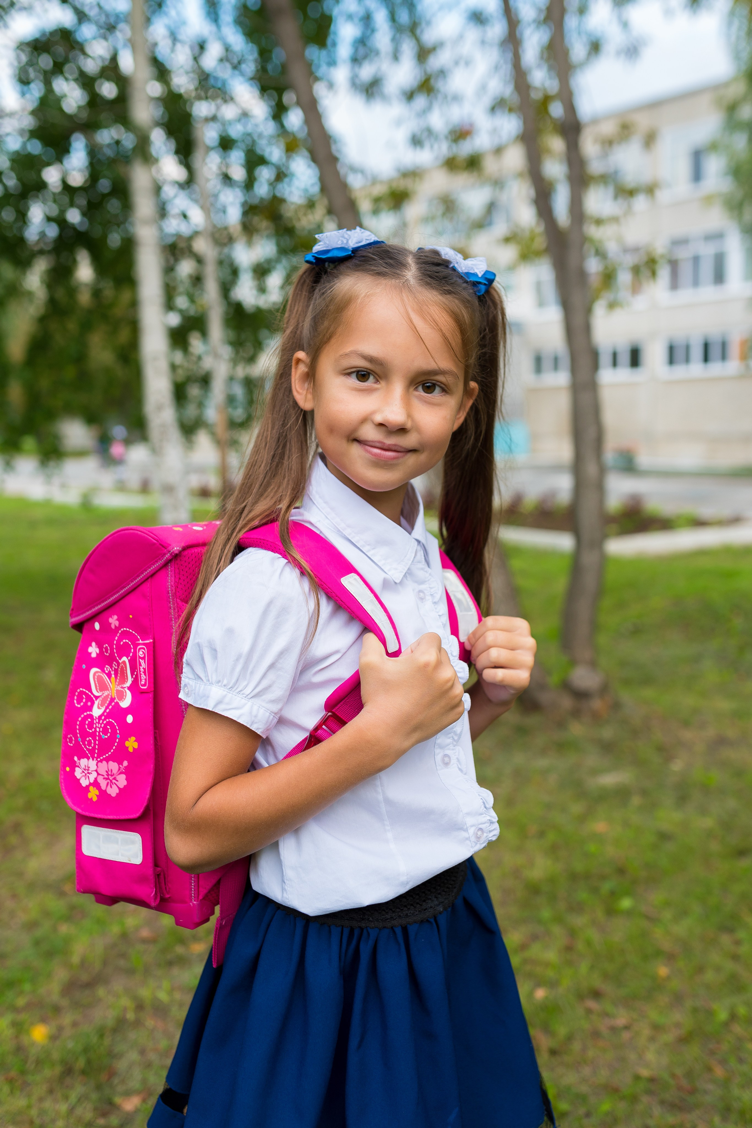 В школьном дворе, парке. Детский фотограф в Екатеринбурге и Берёзовском Евгений Кондаков