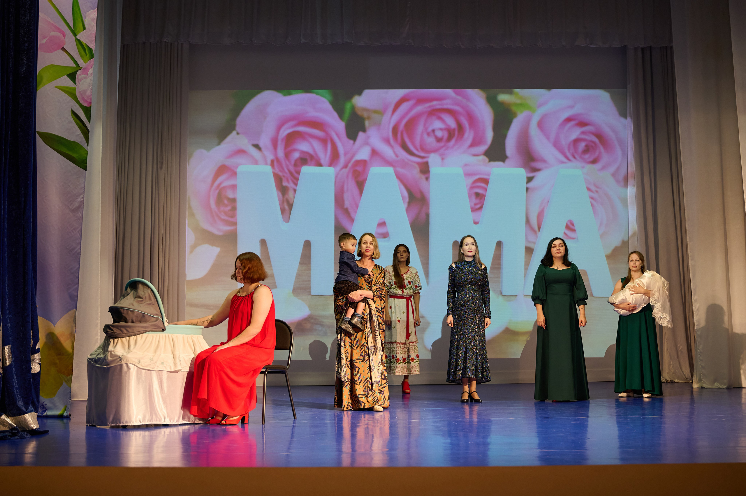 День матери. Марьина роща. Жизнь курорта Кабардинка в фотографиях