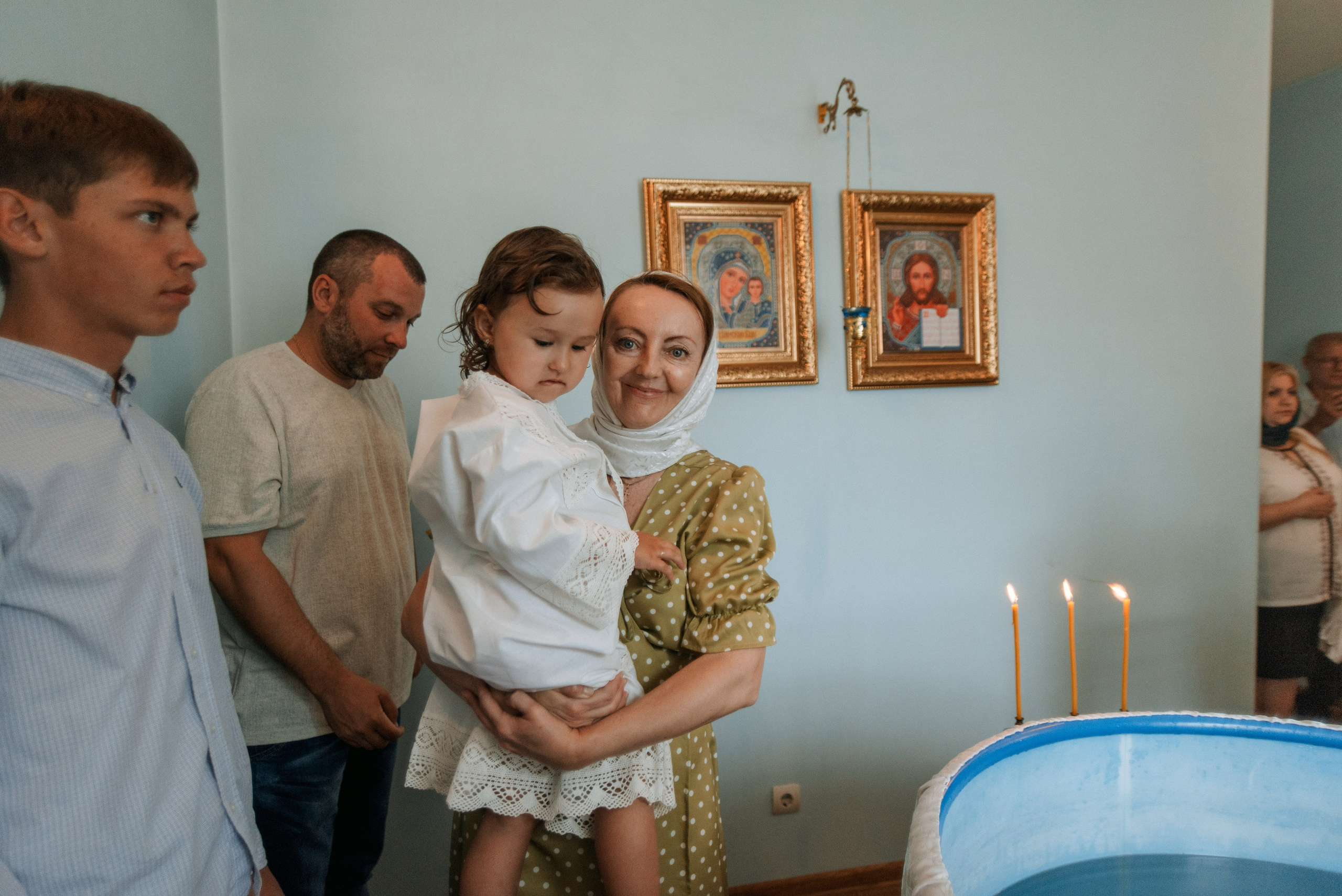 Крещение Даши и Алены. Семейный документальный фотограф в Волгограде Мариэта Додина