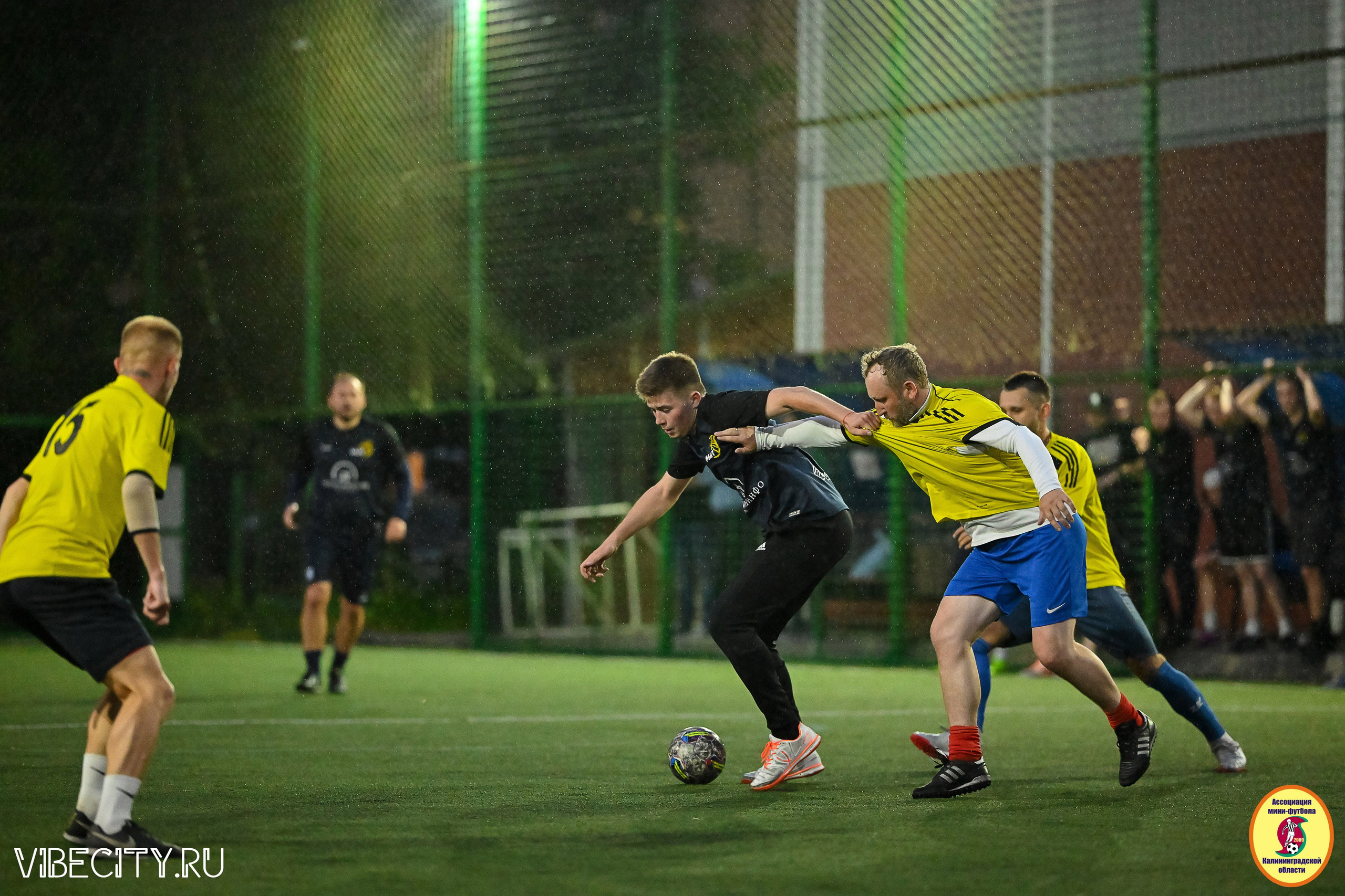 ИГРЫ МИНИ-ФУТБОЛЬНОЙ И КОРПОРАТИВНОЙ ЛИГИ. VIBECITY.RU Вайб Сити Ру Фоторепортажи Фотоотчеты Калининград