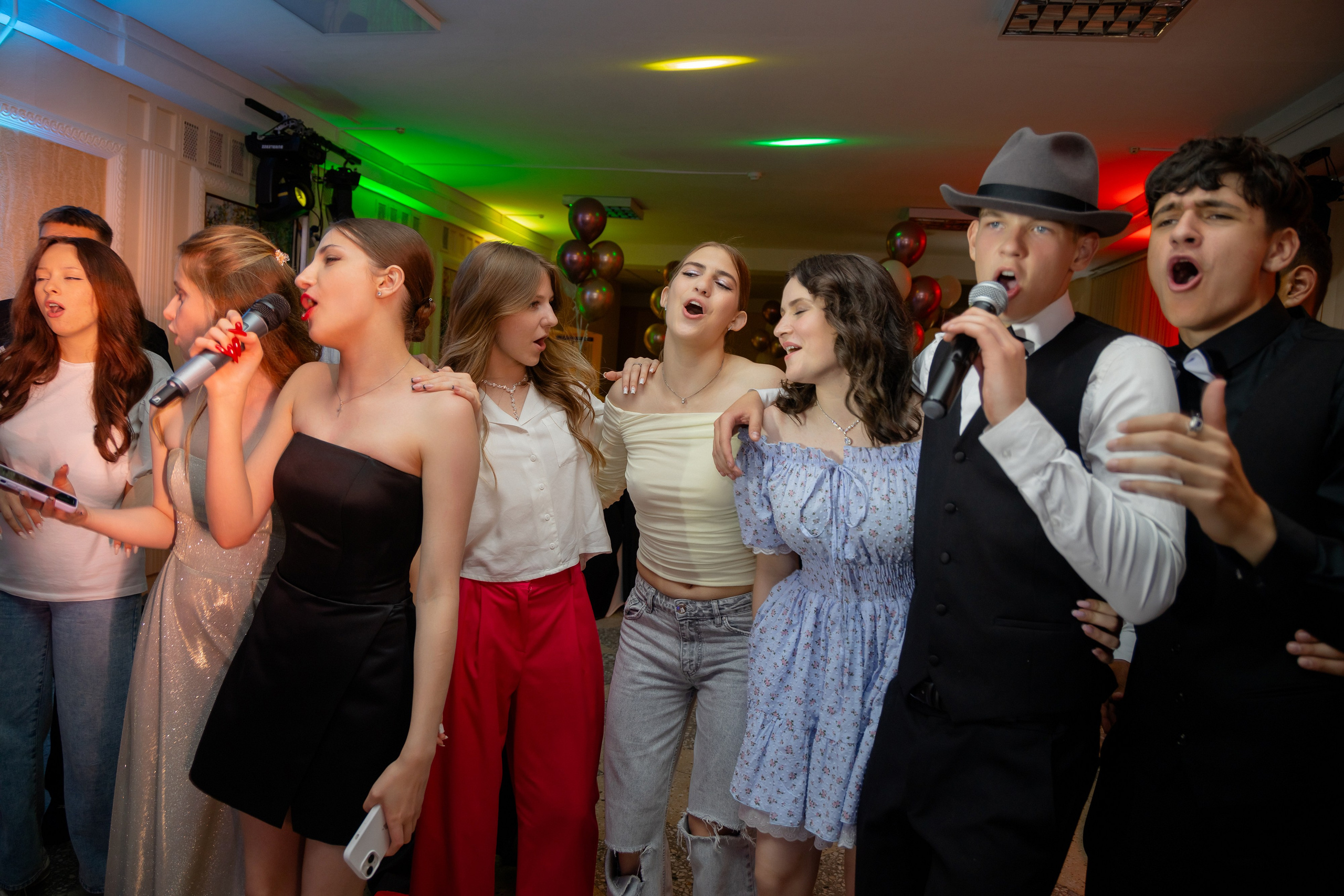 Школьный выпускной 2024 год в Соколе (Минск). Свадебный фотограф в Минске/Беларуси Сергей Спиридонов