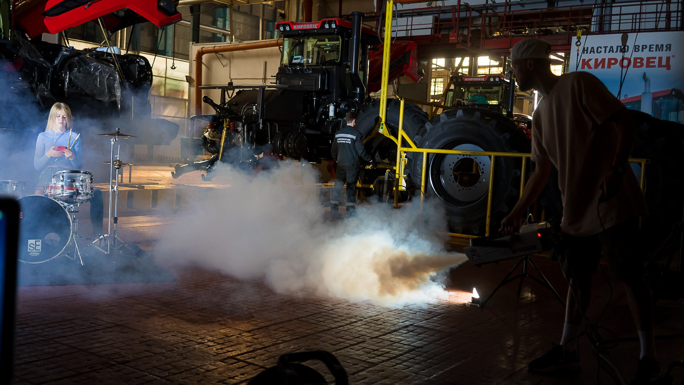 Кировский завод. Графический дизайнер Илья Левченко