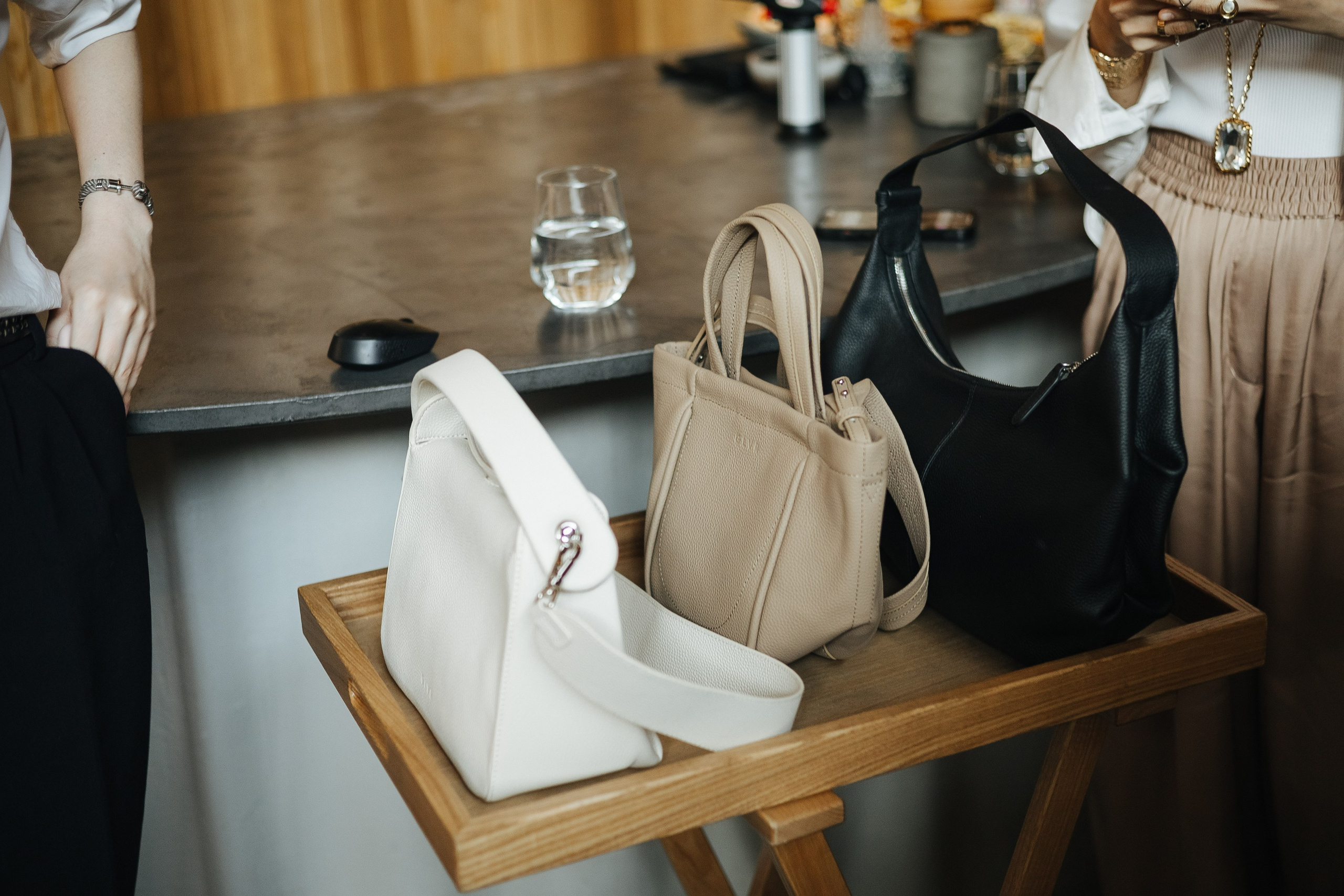 Презентация открытия магазина женской одежды GLVR в ресторане Fresco. Фотограф в Красноярске Надежда Воскресенская