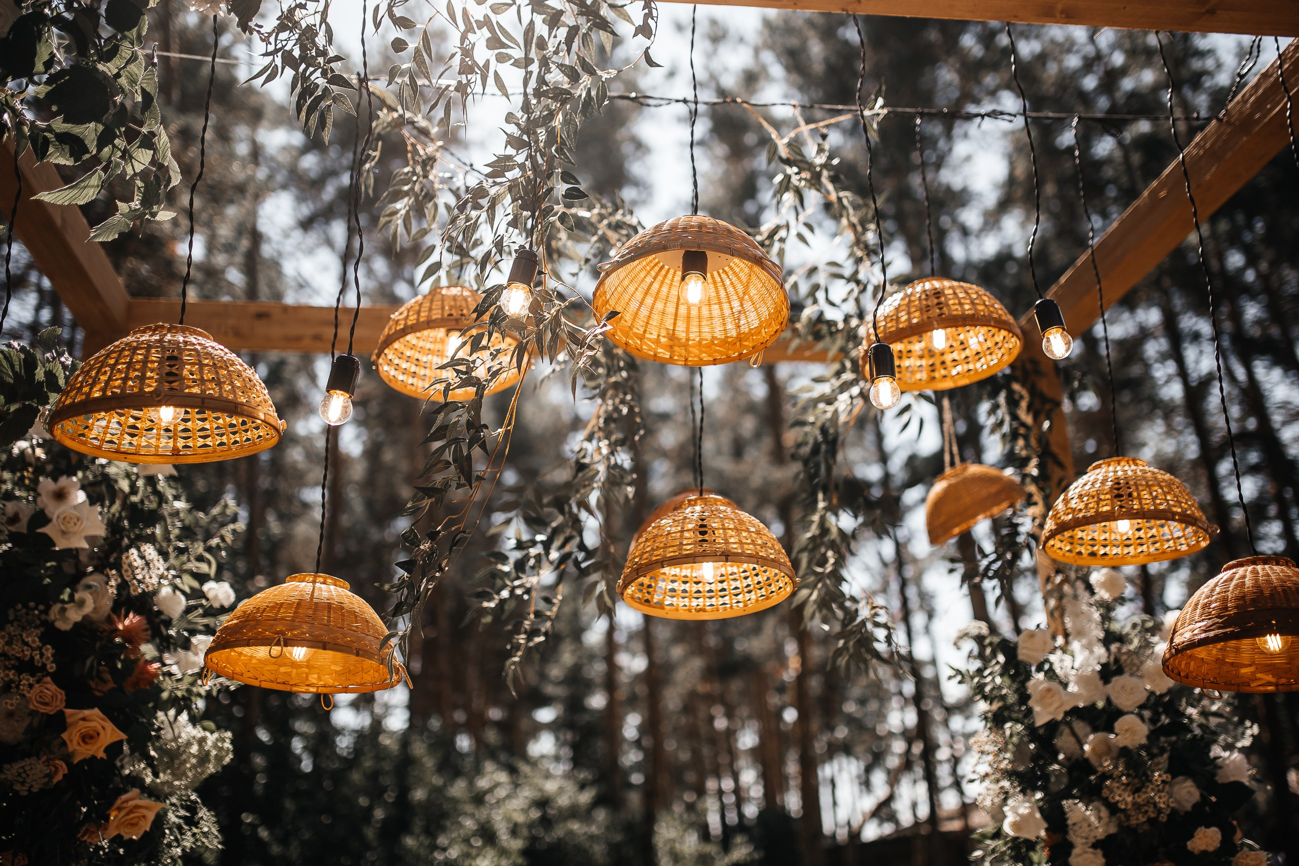 Здравствуйте! Я&nbsp;свадебный фотограф из&nbsp;Ульяновска, работаю в&nbsp;том числе по&nbsp;всей России и&nbsp;с&nbsp;выездом за&nbsp;границу. Снимаю свадьбы, lovestory, корпоративы, светский репортаж. Провожу обучение по&nbsp;фотографии, мастер-классы и&nbsp;воркшопы для других фотографов.