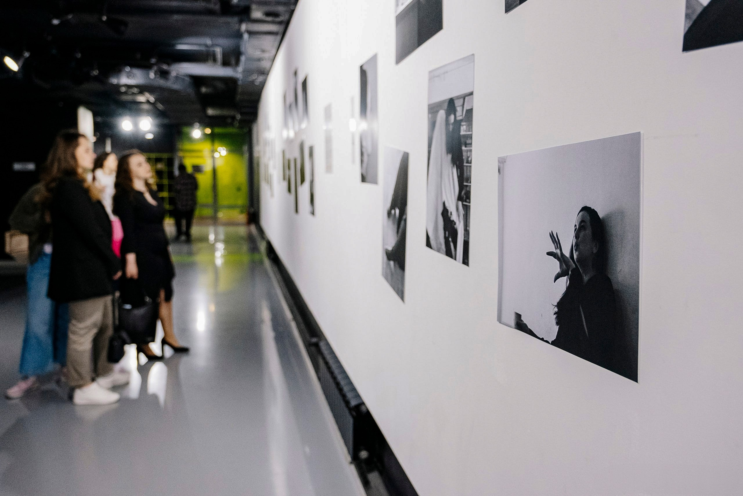 Выставка «Внутри Вардугиной» 2023. #фотокаквкино | Фотографирую людей