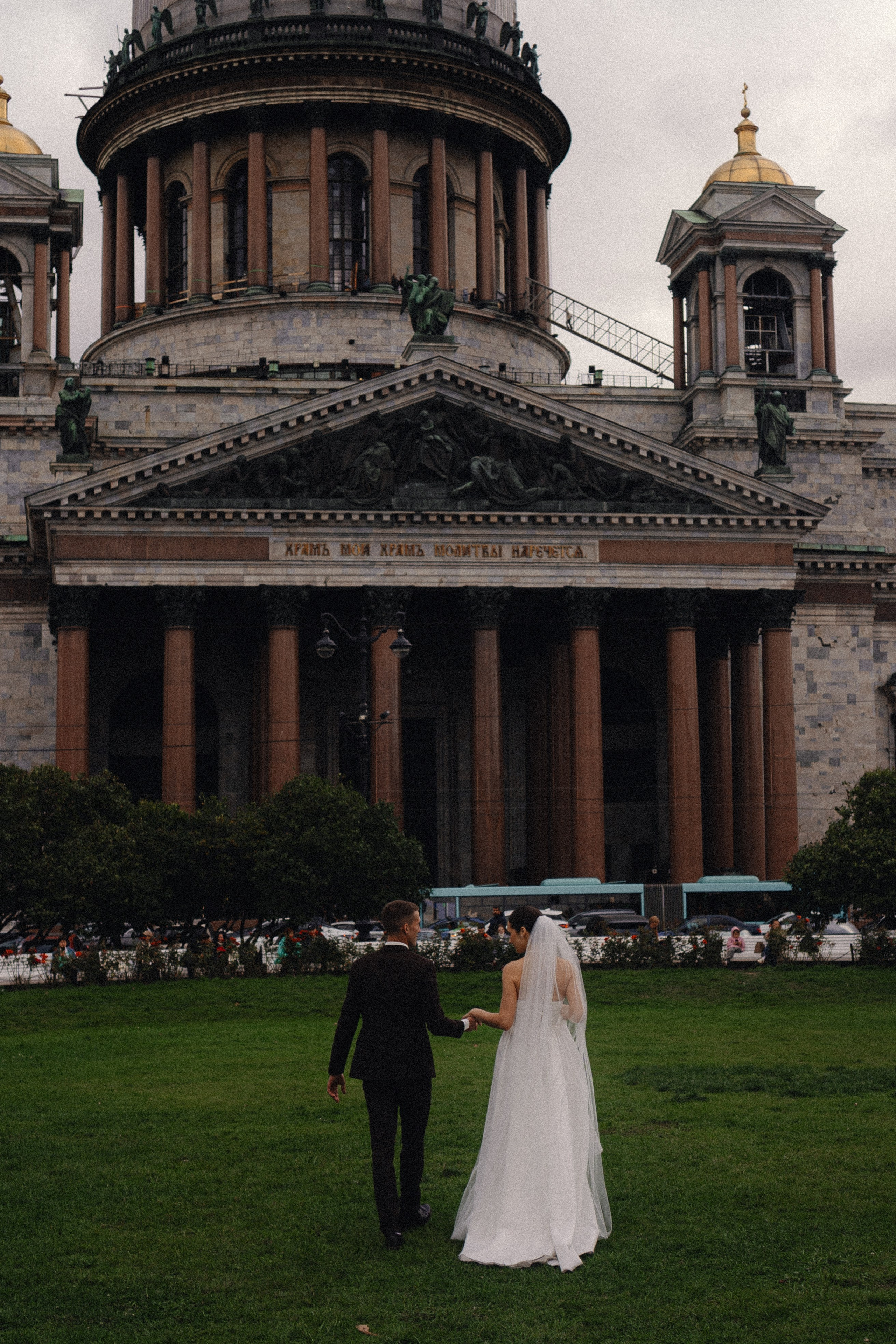 СВАДЕБНАЯ ПРОГУЛКА В САНТК-ПЕТЕРБУРГЕ (ИСАКИЕВСКИЙ СОБОР, ЗИМНЯЯ КАНАВКА, ЭРМИТАЖ И БОЛЬШАЯ МОРСКАЯ УЛИЦА). Профессиональный фотограф, Санкт-Петербург — Виктория Богомолова