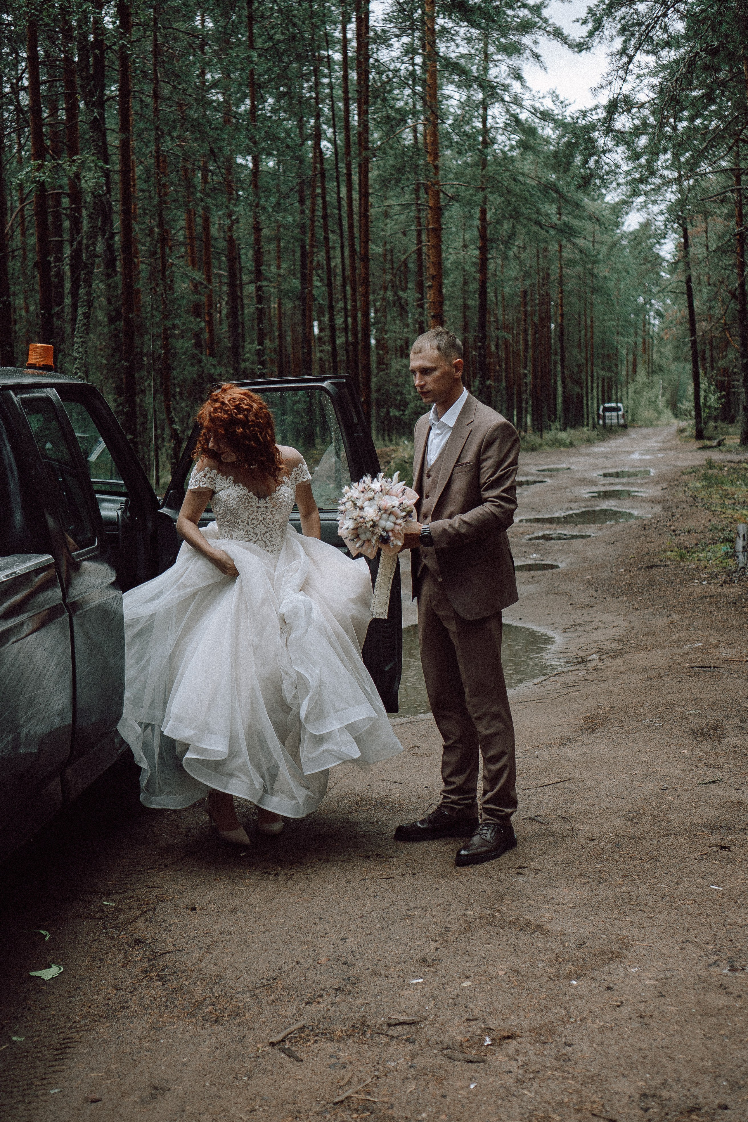 СВАДЕБНАЯ ФОТОСЕССИИЯ ПАРЫ В ГОРОДЕ ПРИОЗЕРСК В СОСНОВОМ ЛЕСУ И С ПИКАПОМ. Профессиональный фотограф, Санкт-Петербург — Виктория Богомолова