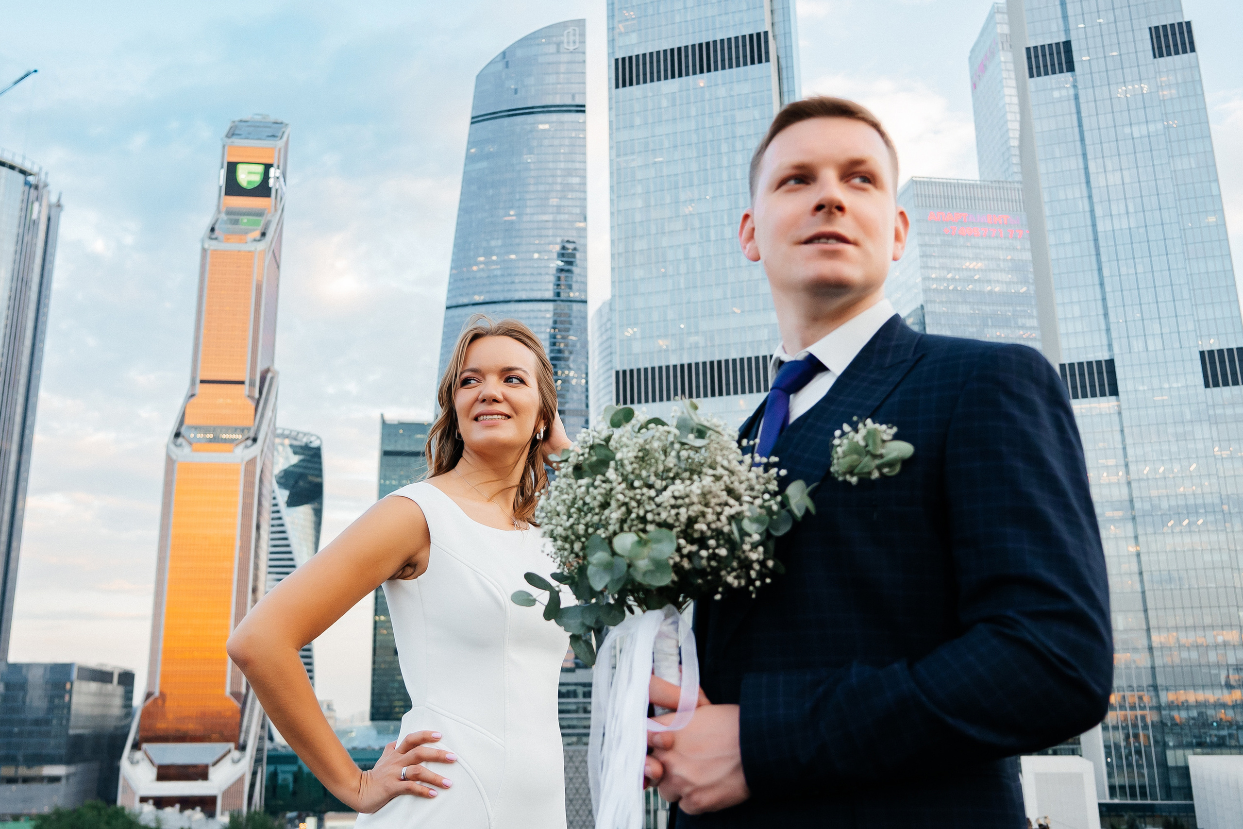 Свадебная фотосессия на крыше Москва-сити. Свадебный и репортажный фотограф-видеограф Москва и Московская область