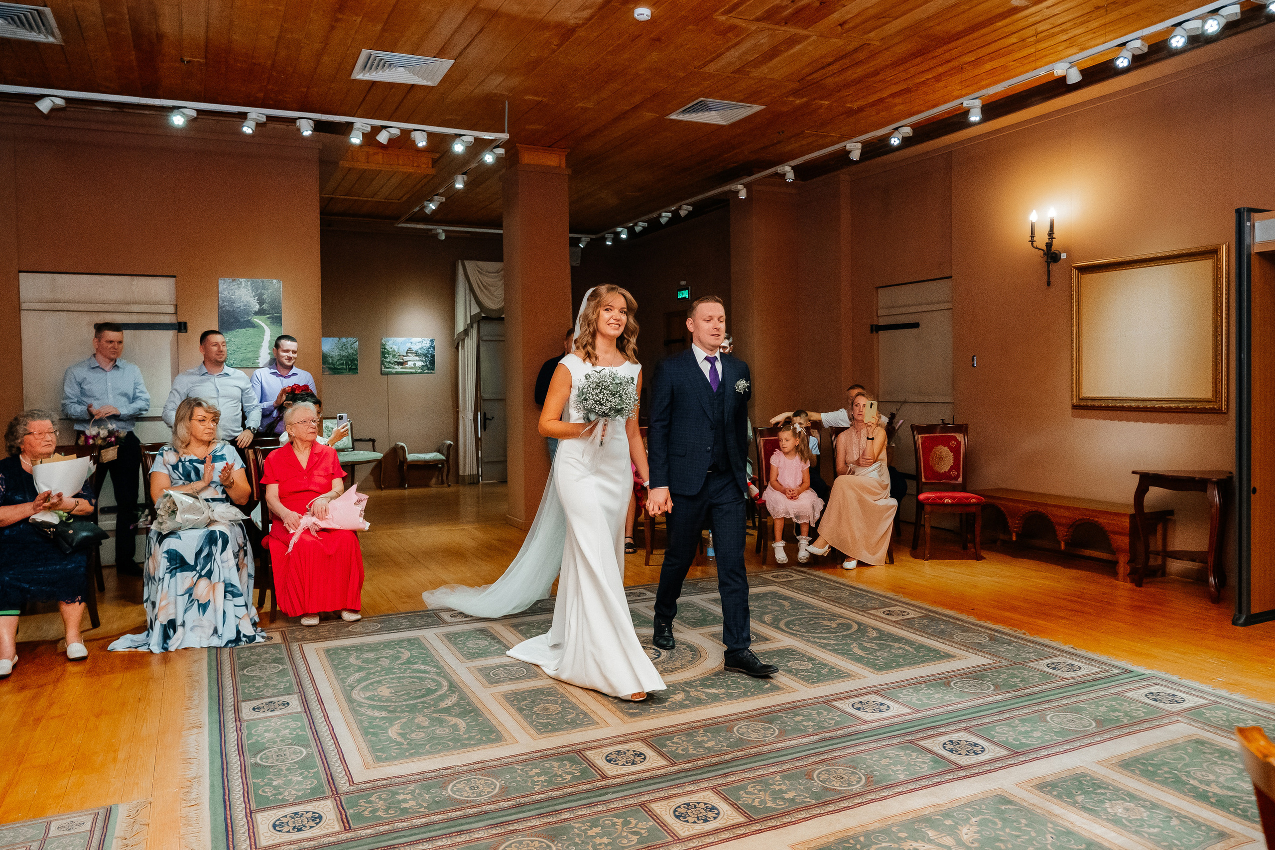 Свадебная фотосессия на крыше Москва-сити. Свадебный и репортажный фотограф-видеограф Москва и Московская область