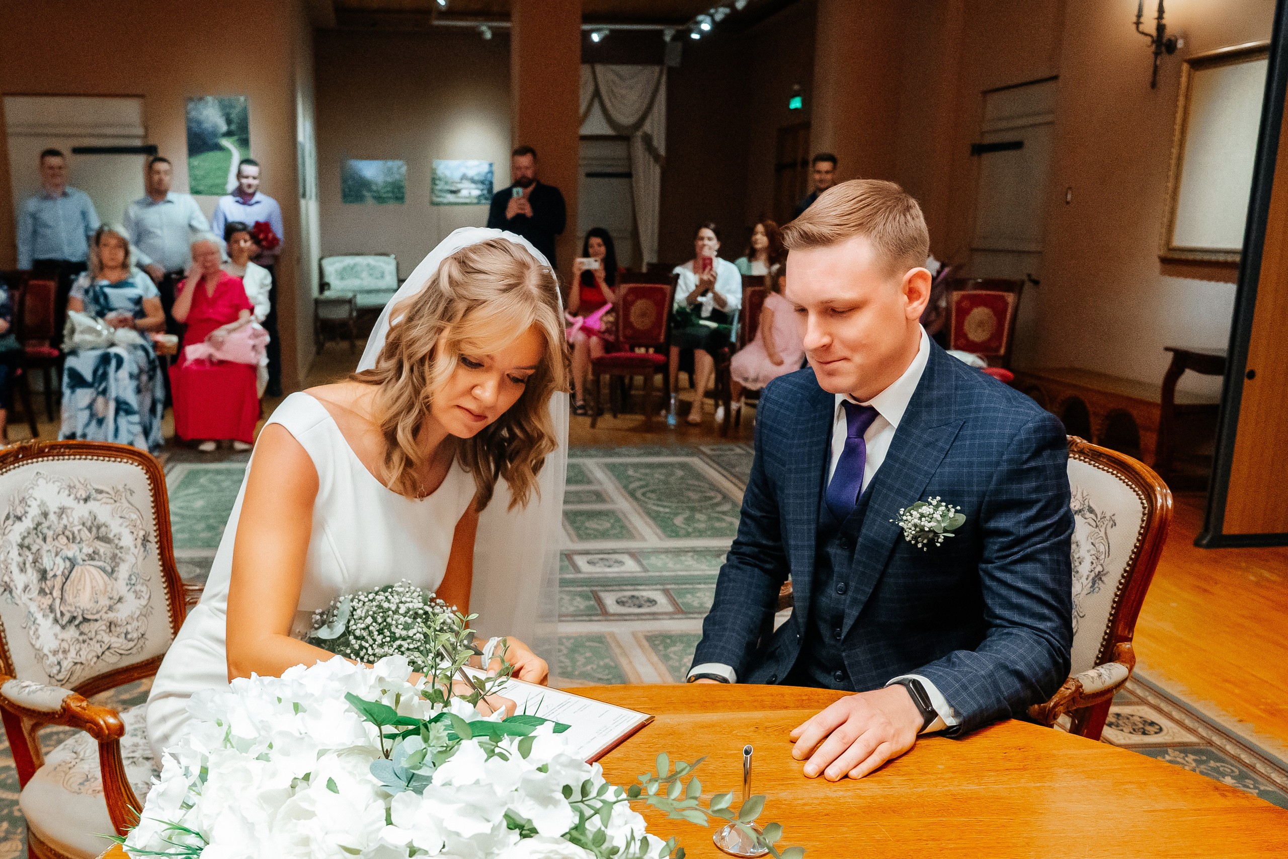 Свадебная фотосессия на крыше Москва-сити. Свадебный и репортажный фотограф-видеограф Москва и Московская область