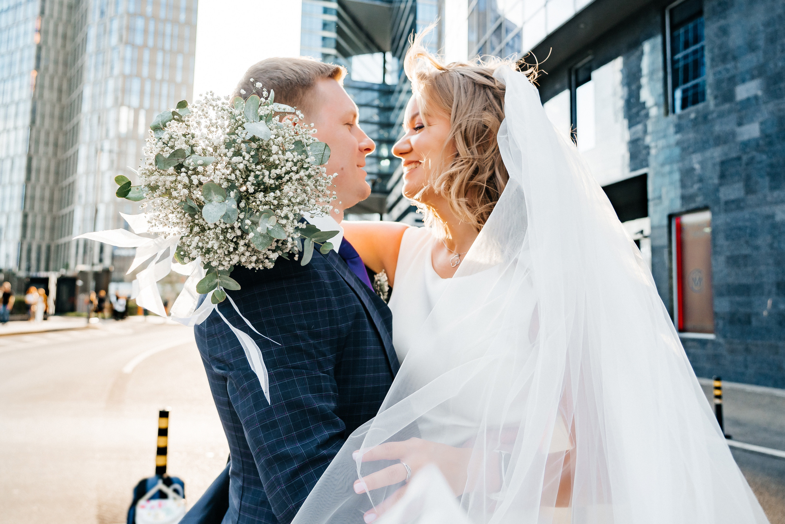 Свадебная фотосессия на крыше Москва-сити. Свадебный и репортажный фотограф-видеограф Москва и Московская область