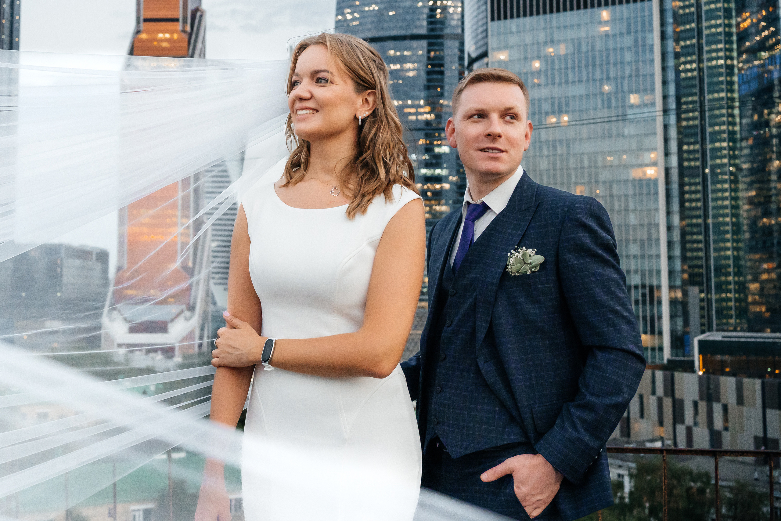 Свадебная фотосессия на крыше Москва-сити. Свадебный и репортажный фотограф-видеограф Москва и Московская область