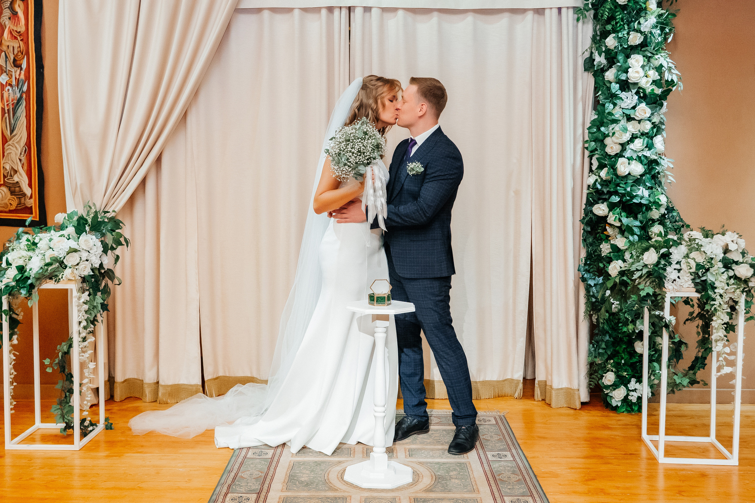 Свадебная фотосессия на крыше Москва-сити. Свадебный и репортажный фотограф-видеограф Москва и Московская область