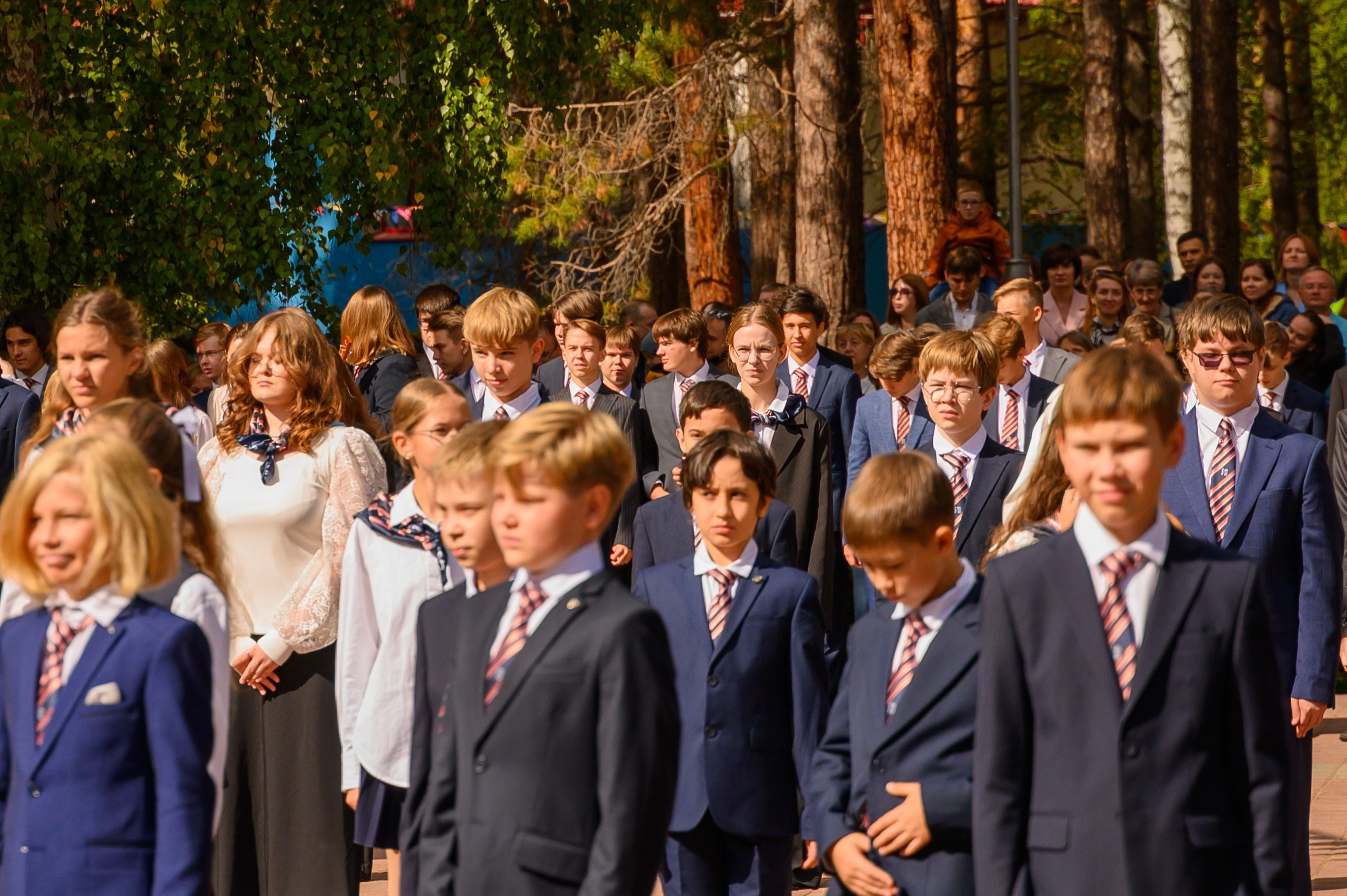 1 сентября линейка ФМШ. Фотограф новорожденных, семейный детский в Тюмени Татьяна Морозова