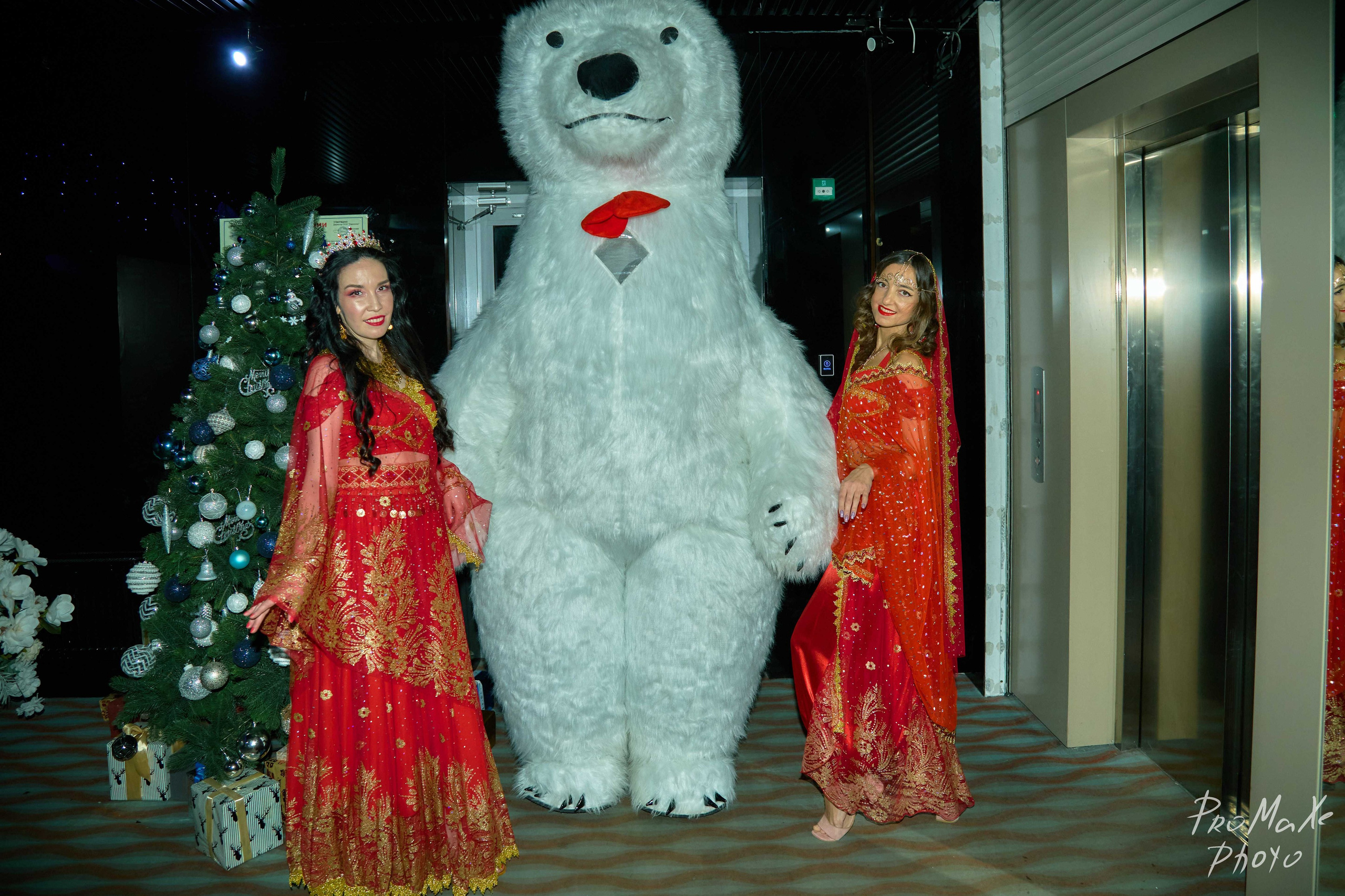 Фотозона КРАСА МАСС-МЕДИА ЧУВАШИИ. Владимир Суздалов (ProMaXe) — Портретный фотограф, тематические фотосессии в Чебоксарах