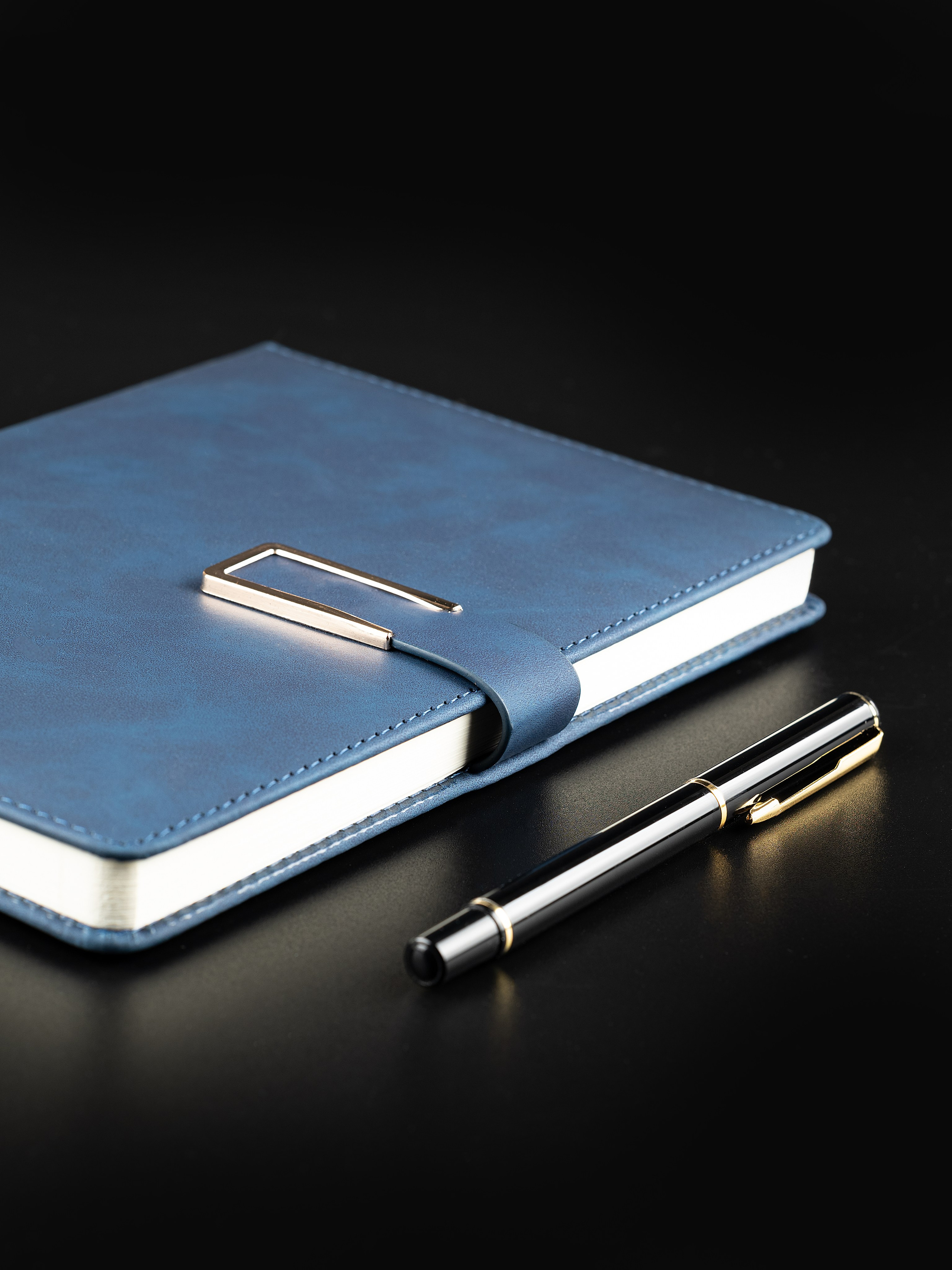 КНИГИ, КАНЦЕЛЯРИЯ. Предметный фотограф в Краснодаре Вера Капитанова. Предметная съёмка