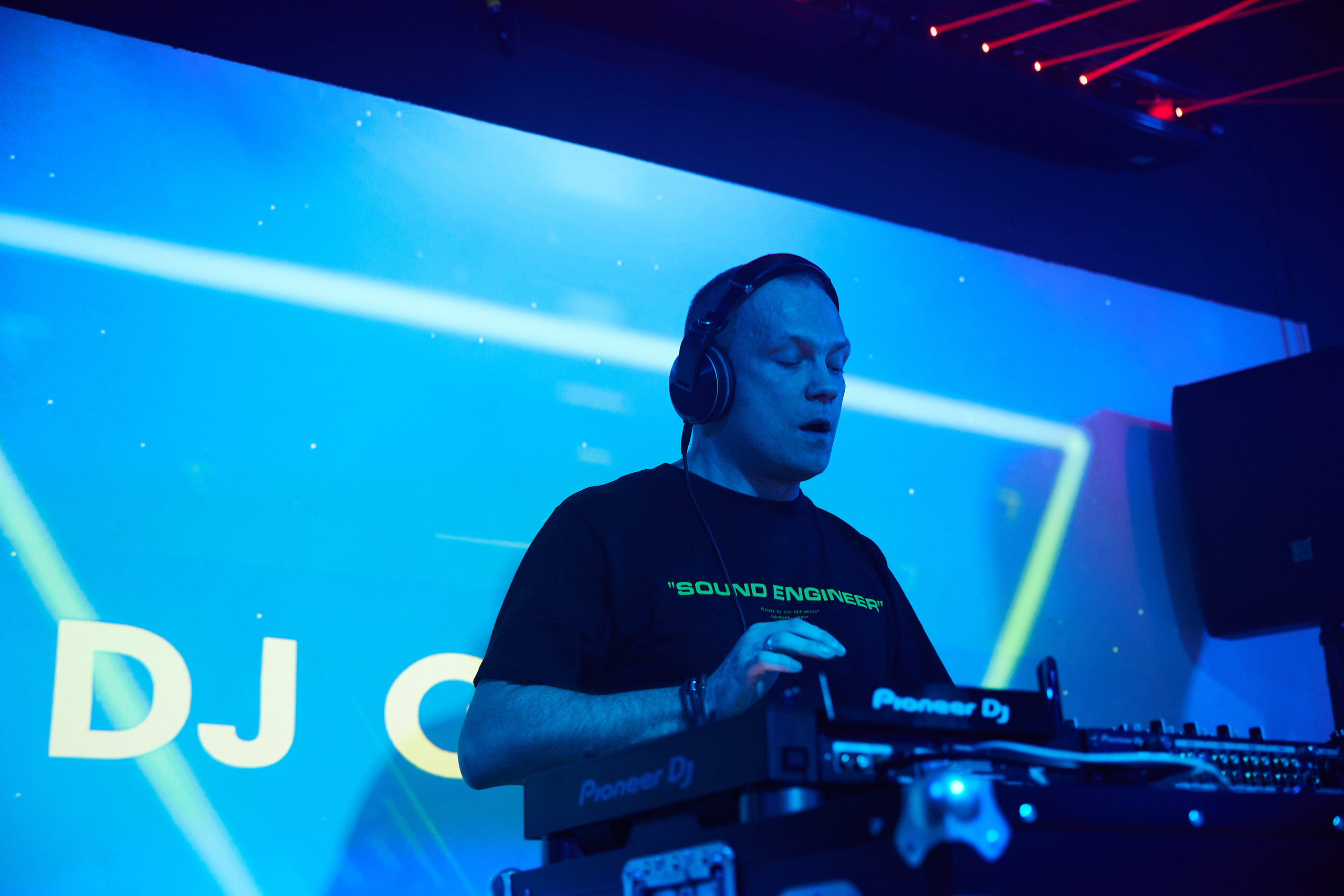 Выступление DJ GROOVE в Тюмени. Bullwarbar. Фотограф Денис Лесковский (Тюмень)