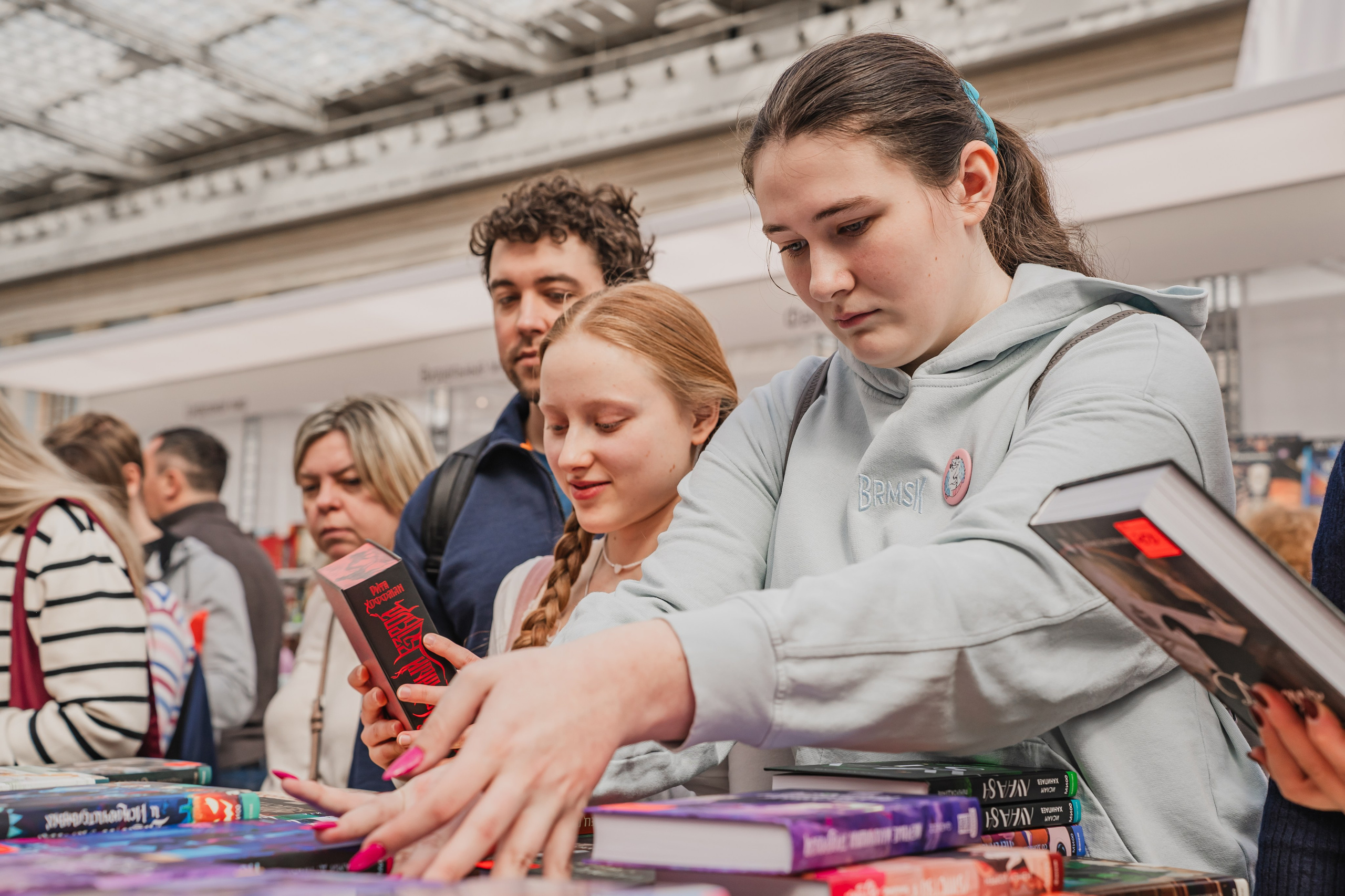 МИФ Non/fictio№ 2025 стенды. Репортажный фотограф Анастасия Рубцова