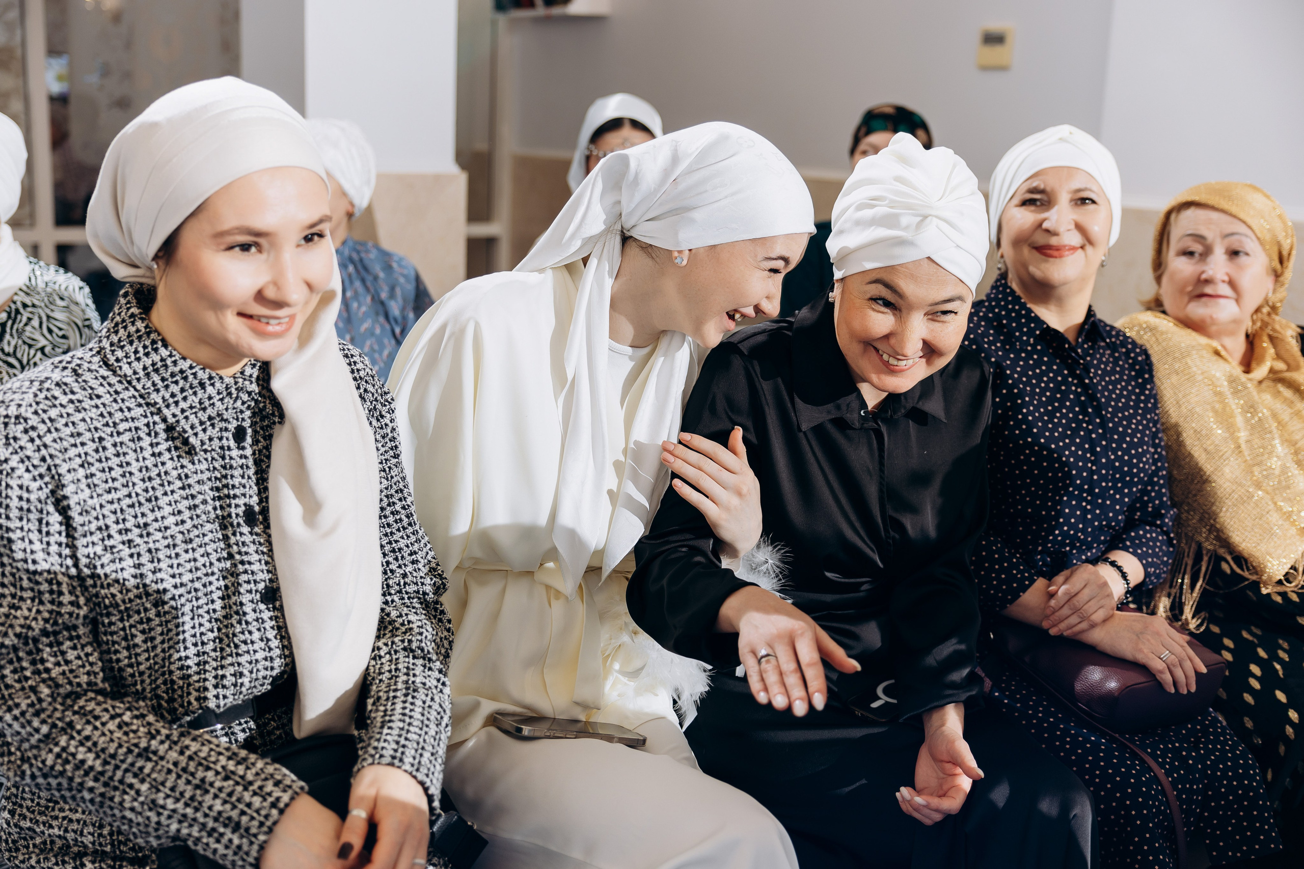 никах в мечети Иман Нуры,, фотосессия в мечети Иман Нуры, фотограф на никах в Казани Ranas4you, образ невесты на никах, завязывание платка Казань, платье на никах Казань