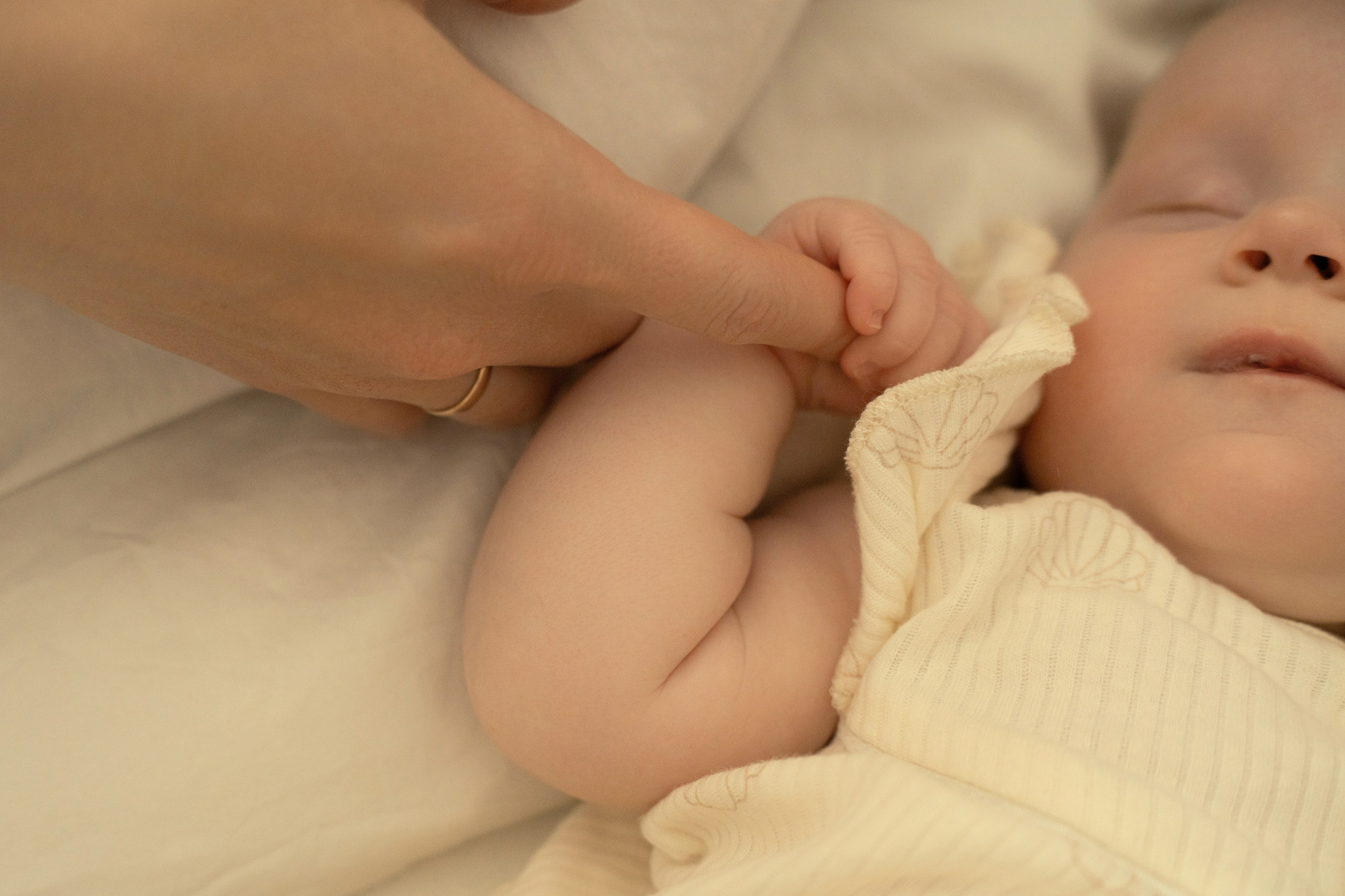 Фотосессия малышей до года дома