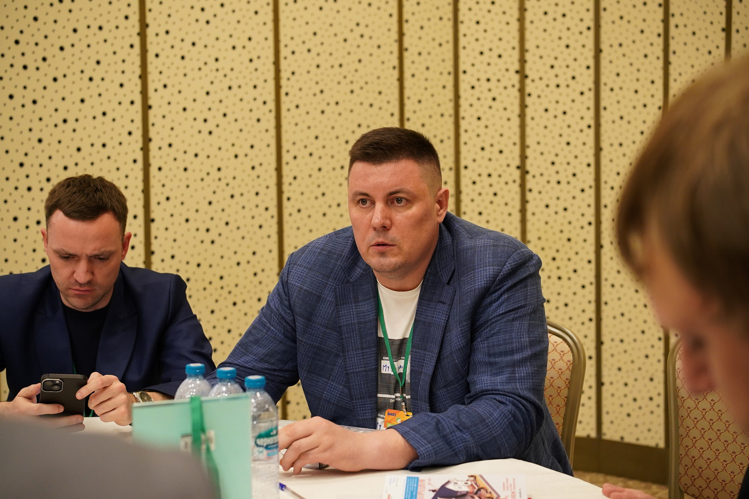 Малоэтажная страна конференция. Фотограф