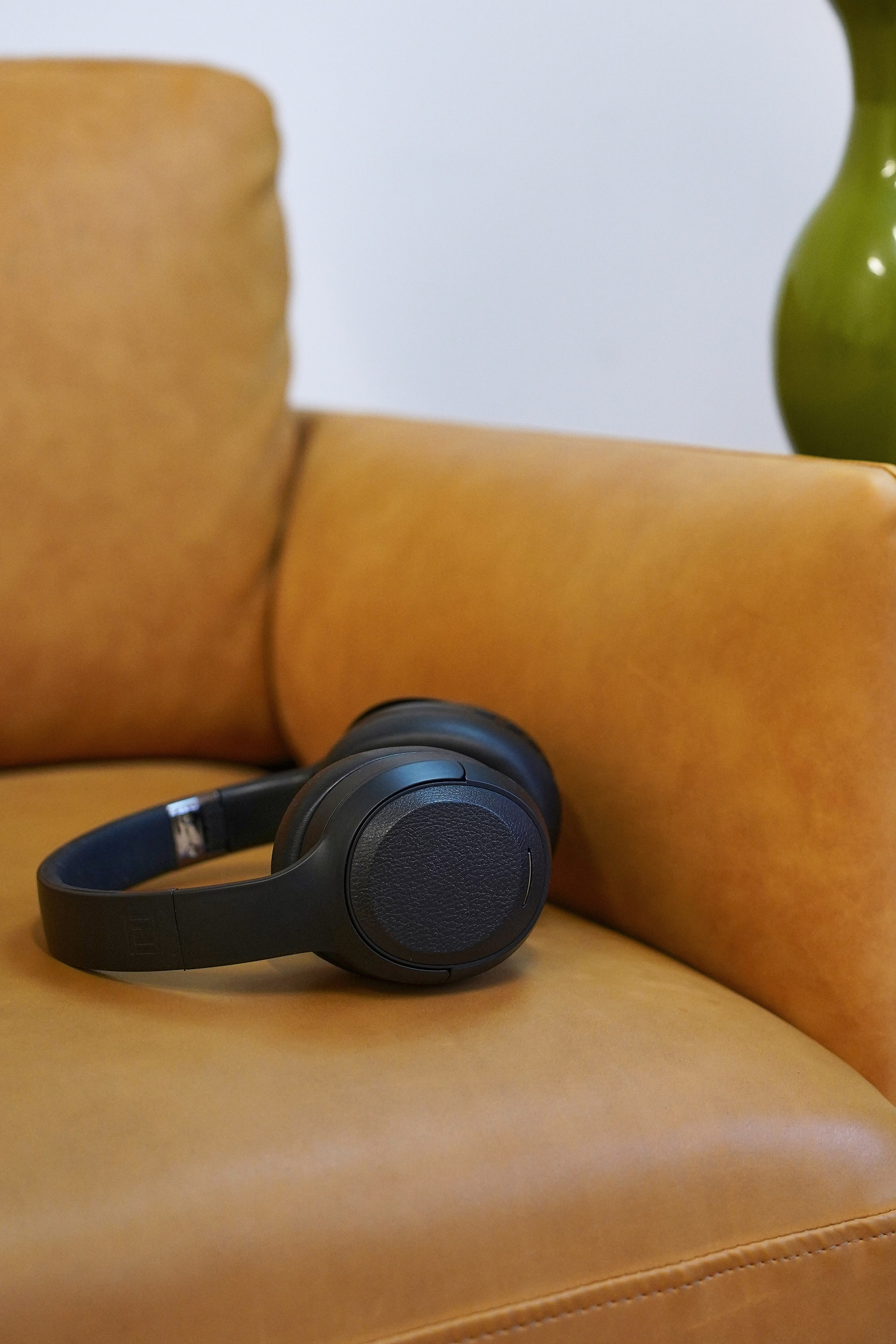 Наушники в интерьере. Фотограф