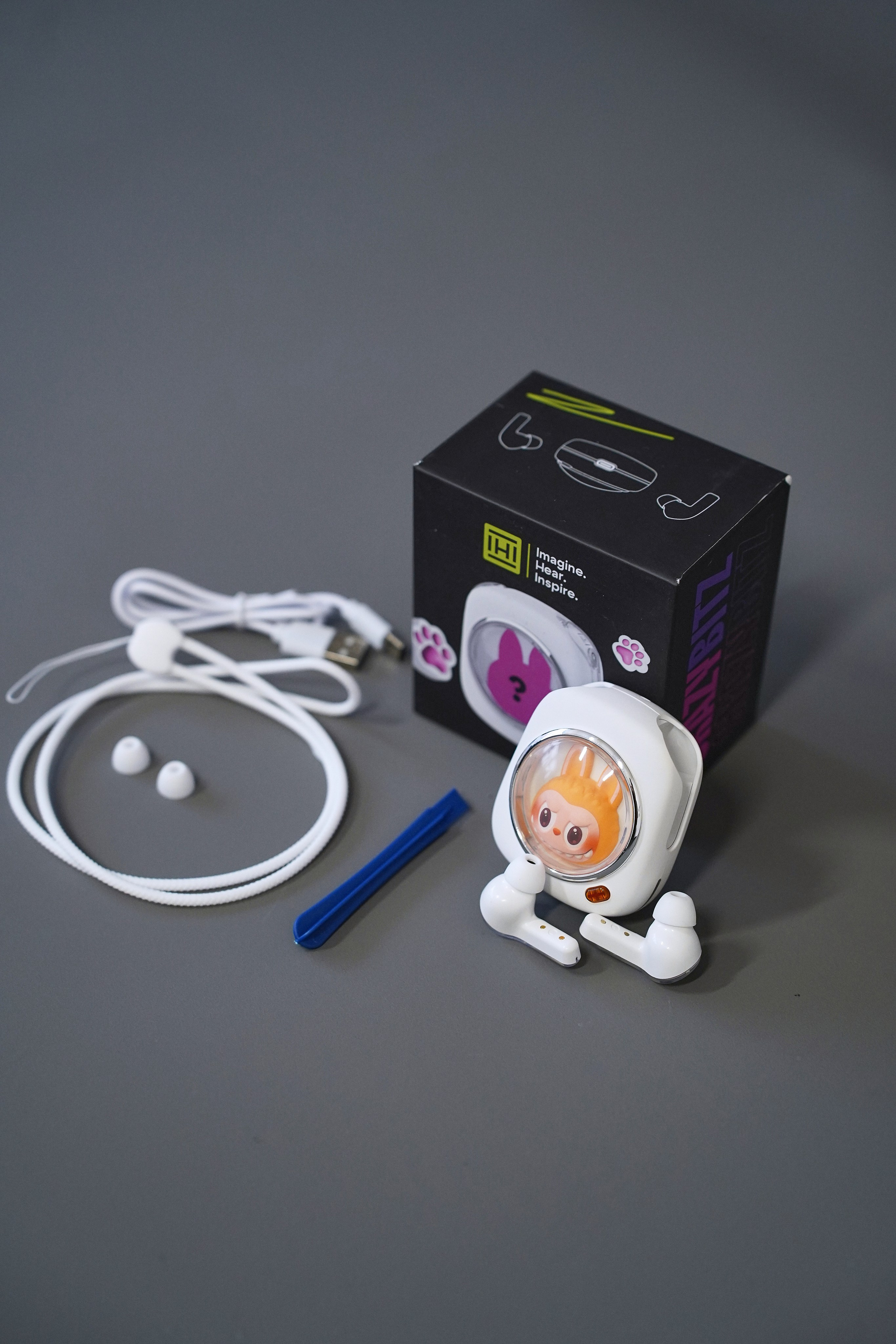 Наушники в интерьере. Фотограф