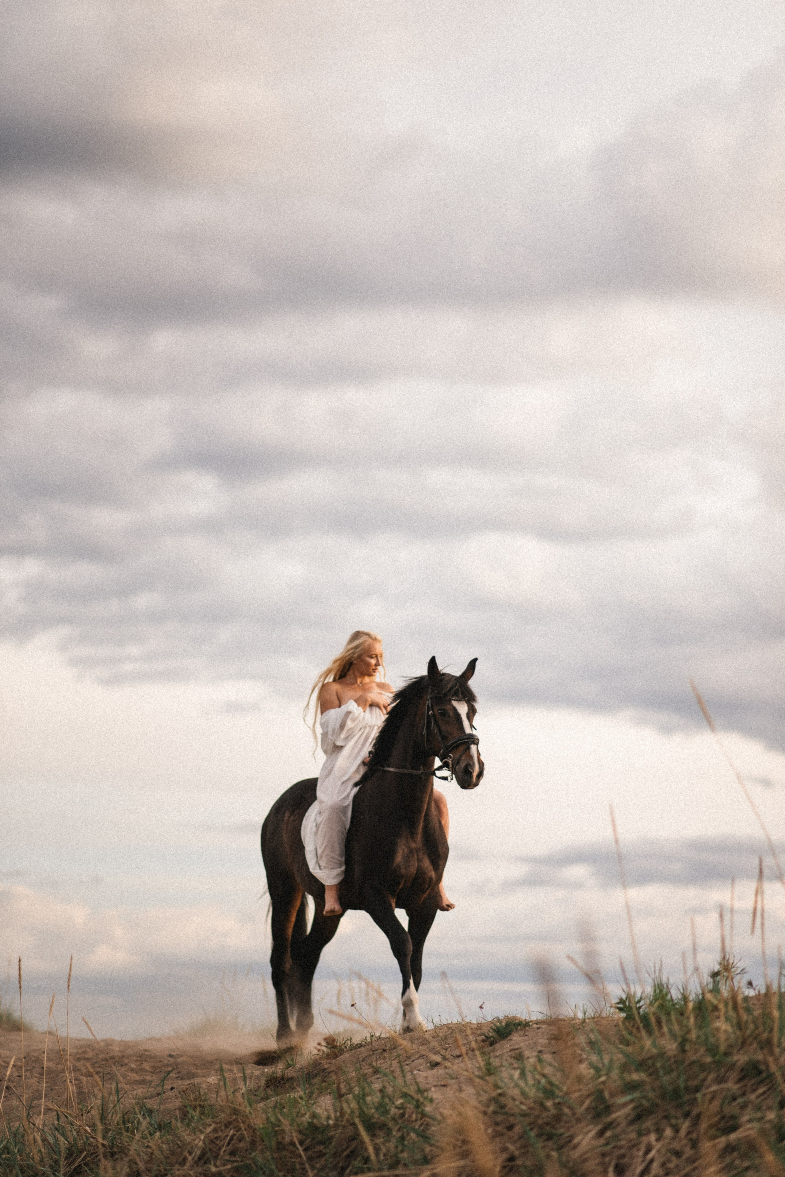 Валерия. Атмосферная фотосессия с лошадью. Фотограф в Мурманске Екатерина Рудак