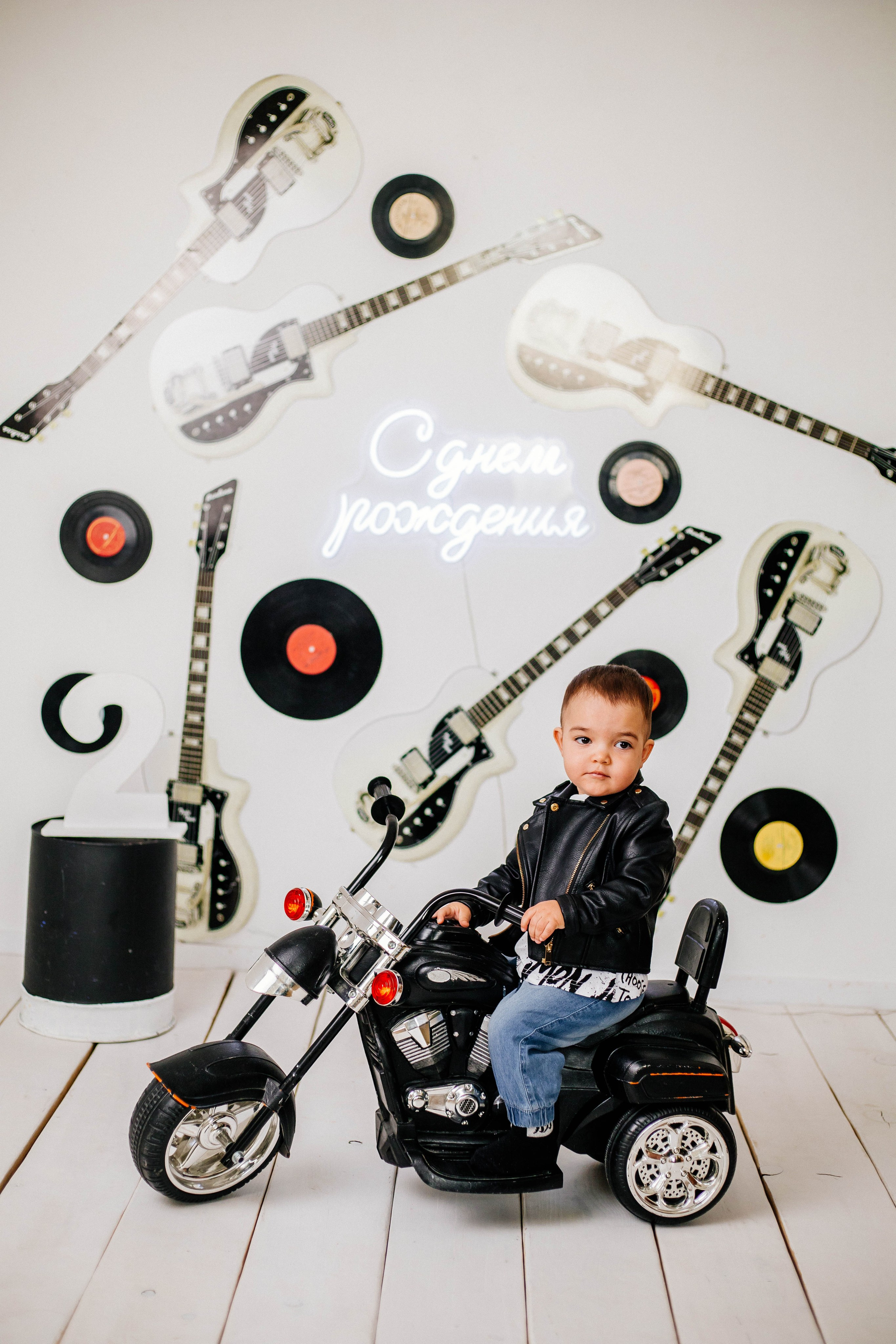 Лев с семьей. Рыжова Тамара