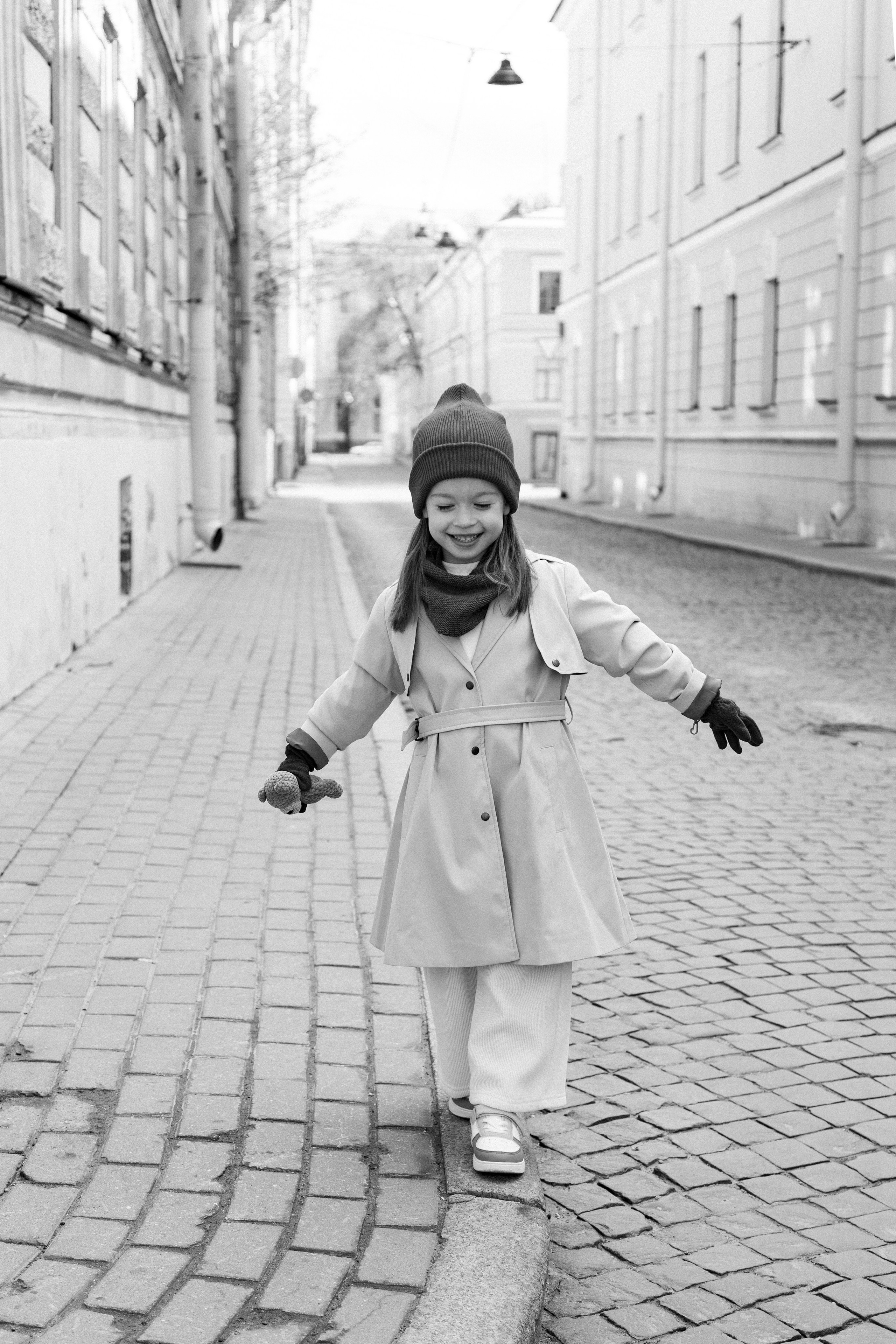 Весенняя фотопрогулка папы и дочки на Васильевском острове. Детский и контент фотограф Надя Волкова Санкт-Петербург