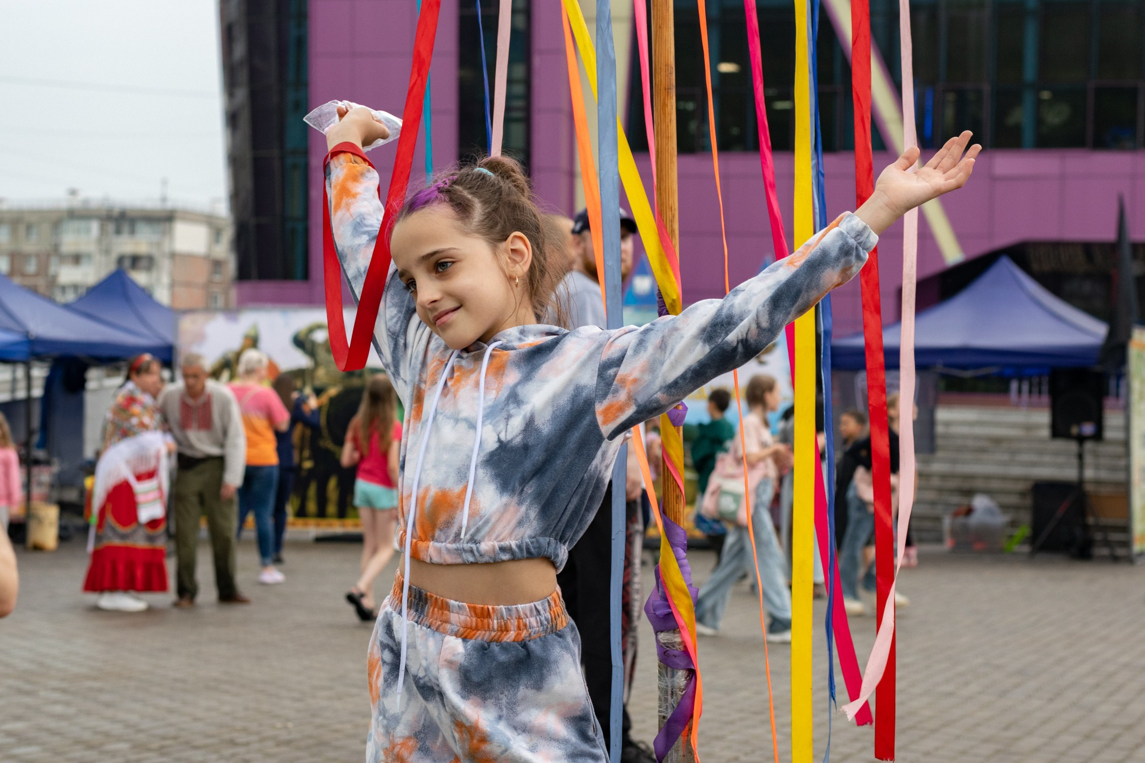 Антон Курдюмов фотограф в Хабаровске Рина Курдюмова фото27 foto27 Антон Дорофеев репортажный репортаж документалист Тони и Рина фотосоздатели День молодежи по-русски Хабаровск кинотеатр