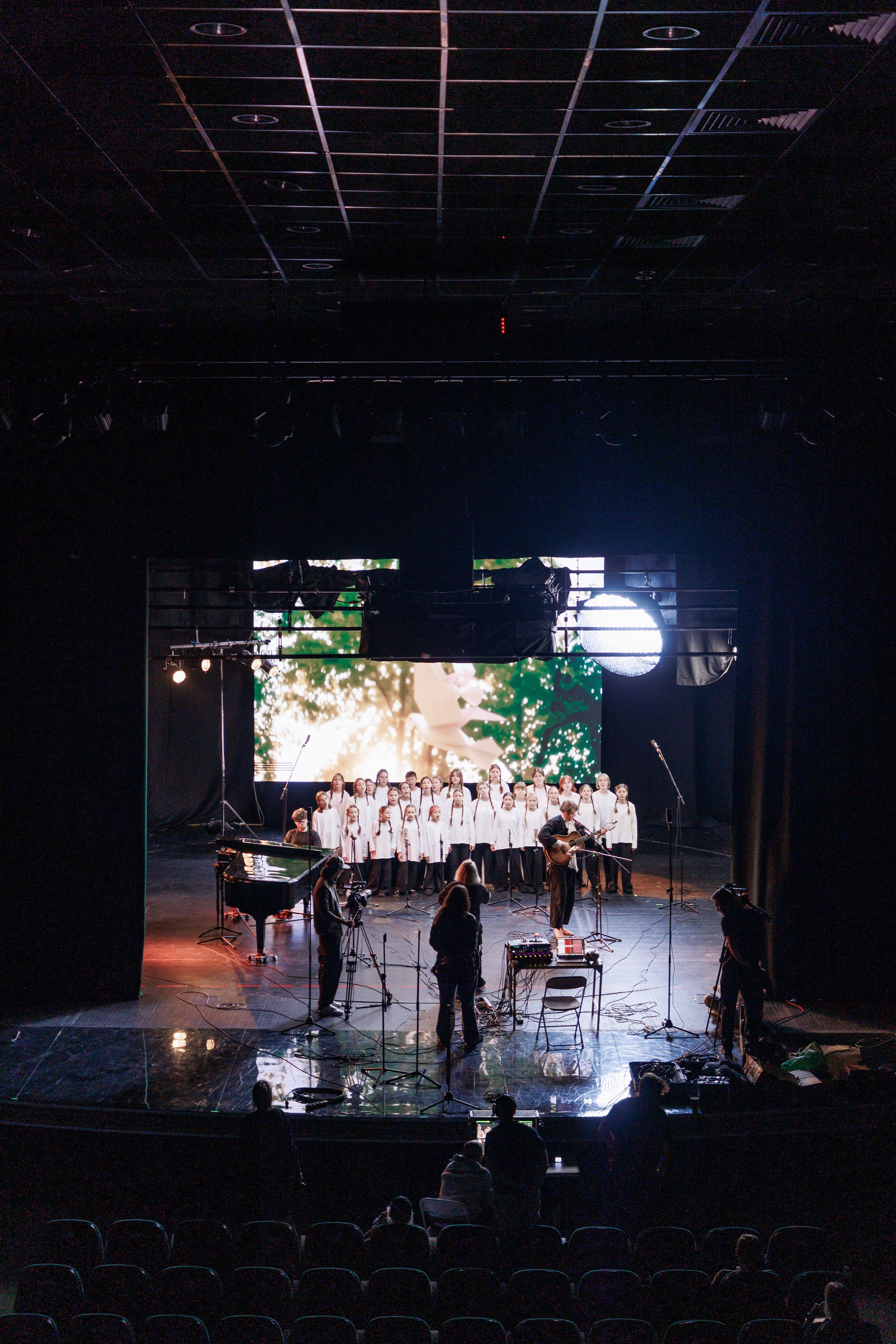«Громко и честно» backstage «Бонд с кнопкой». Фотограф городских и семейных событий Артем Карпухин