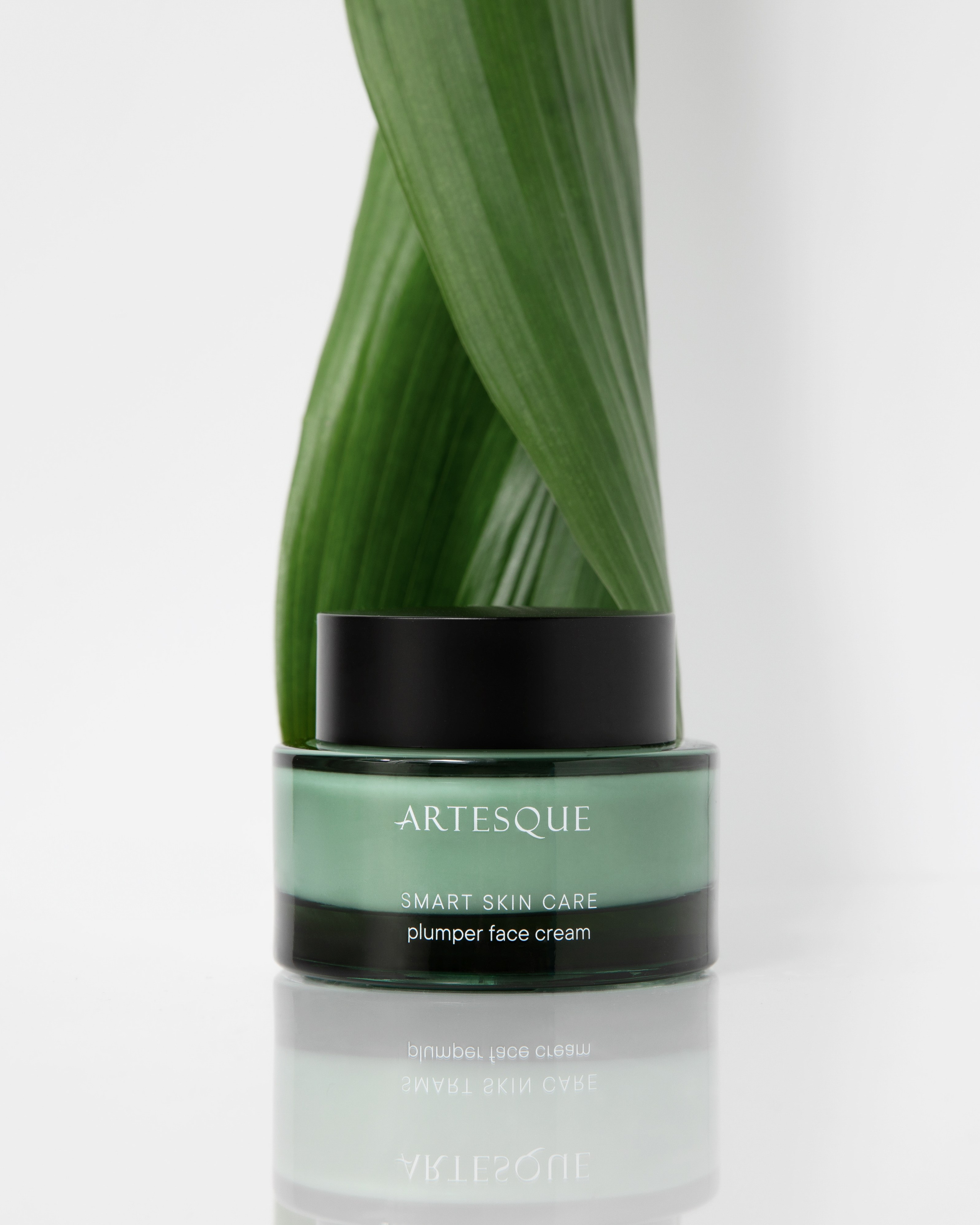 Предметные кадры для брендов, товары, косметика, уходовые продукты, декоративка, волосы. Рекламный фотограф Ксения Вершинина | Москва