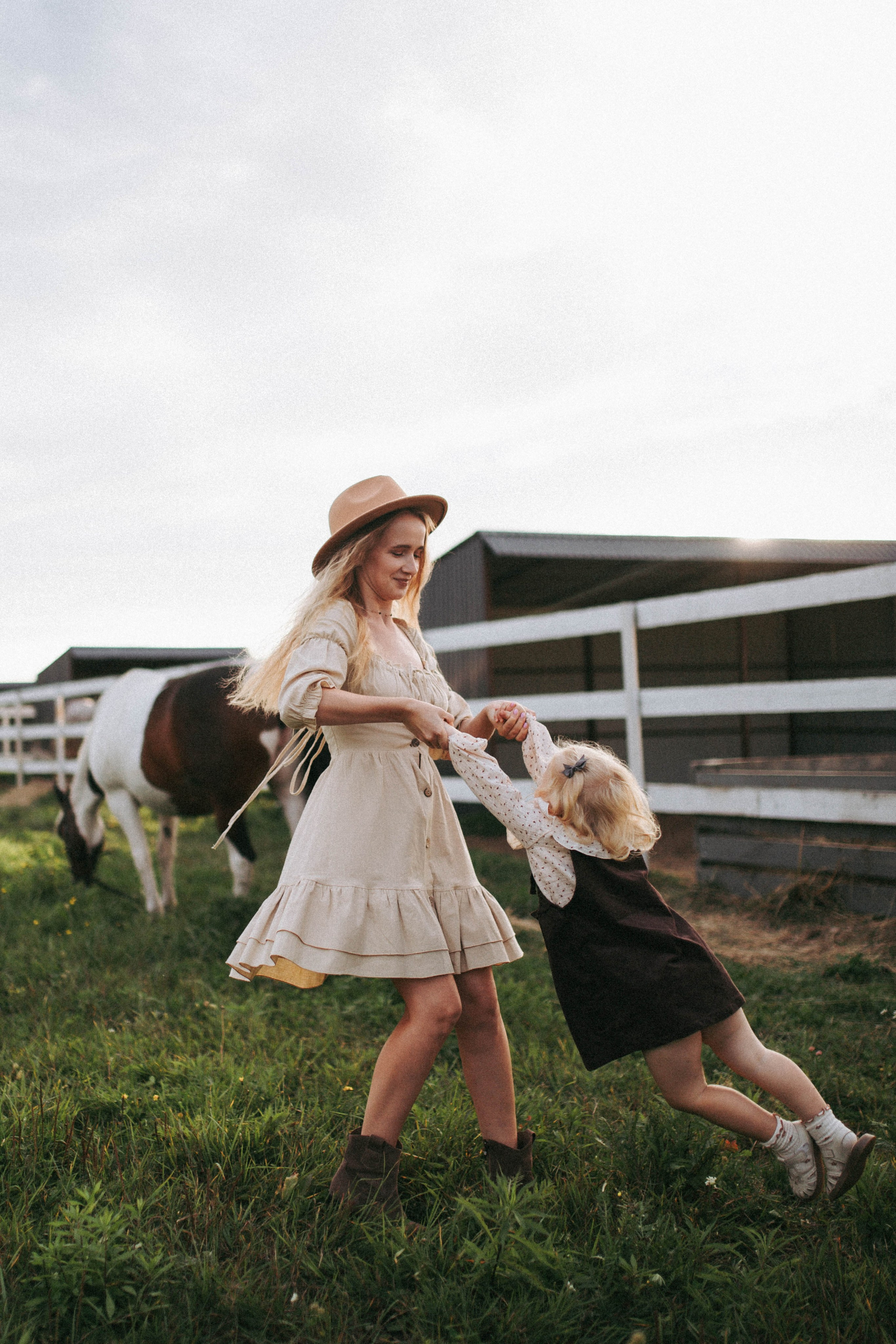 Одним тёплым вечером на ферме с лошадками. Свадебный и семейный фотограф в Нижнем Новгороде