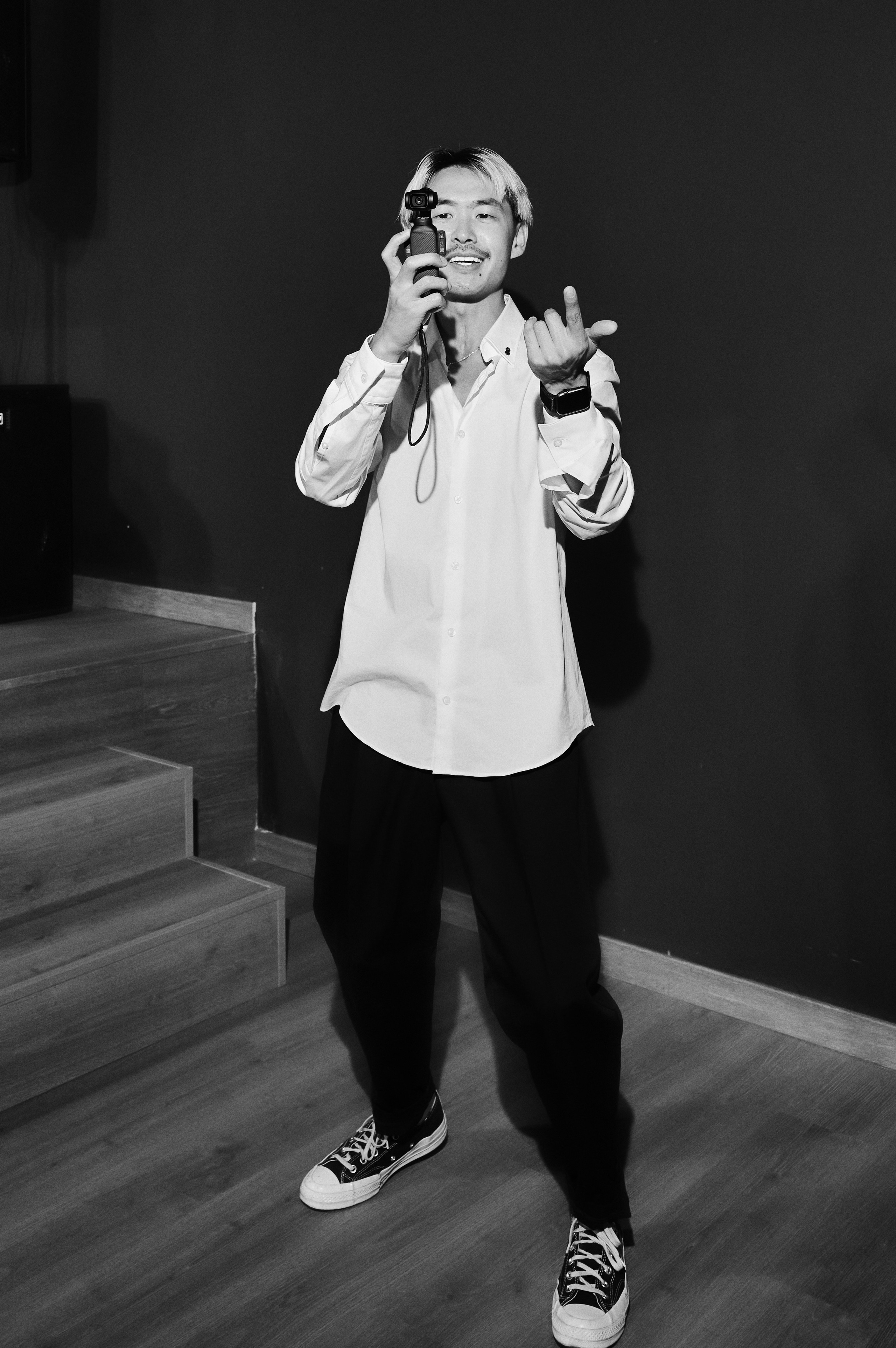 Концерт, музыкант черное платье, документальный фотограф