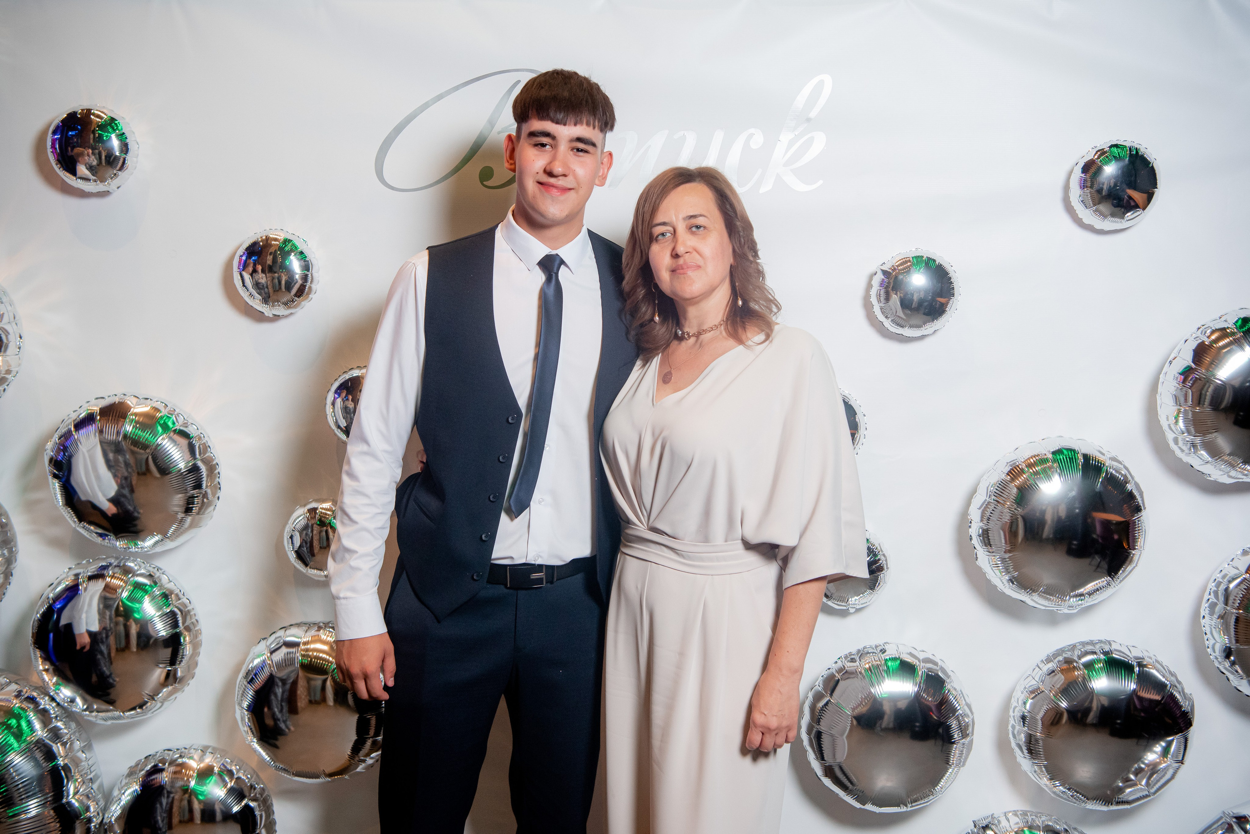 140 Школа. Вручение и Банкет. Сити Холл. Фотограф в Волгограде и Волжском Александр Горбань