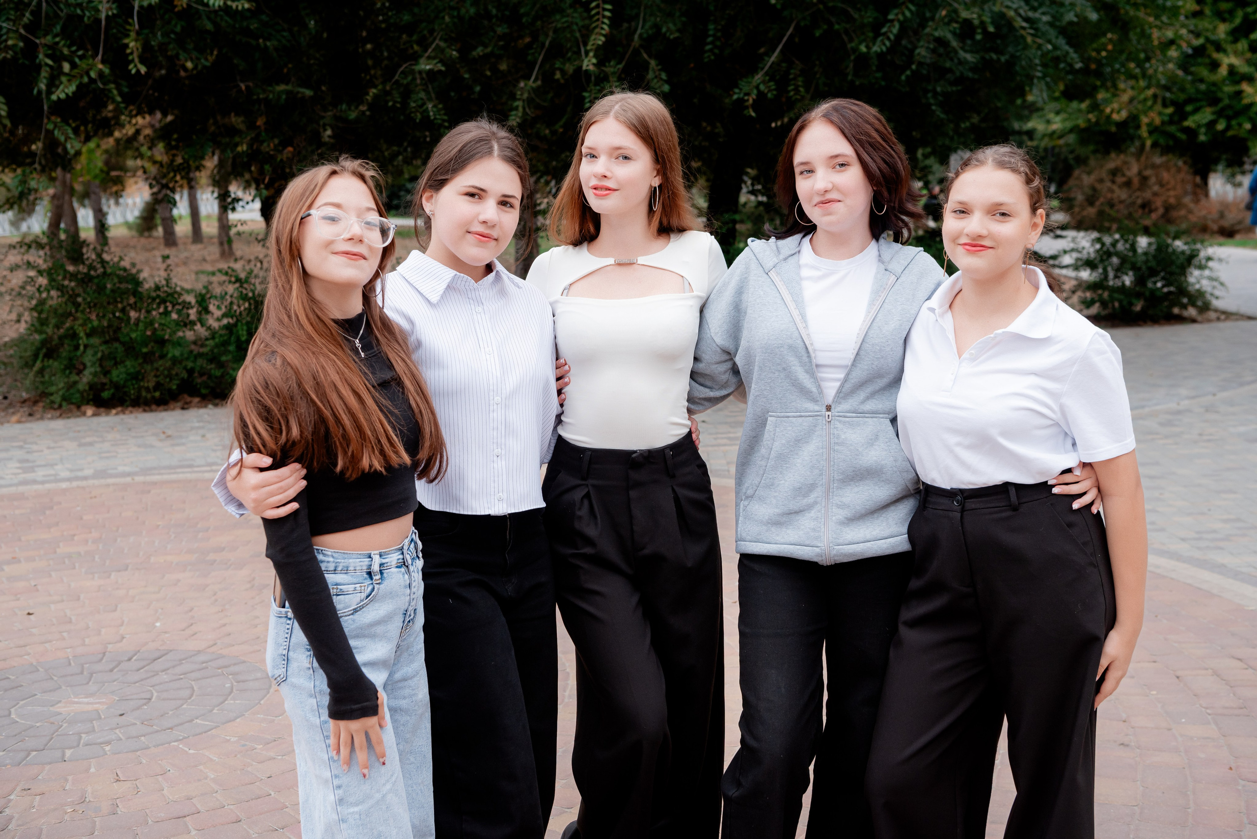 Фотосессия в парке для альбома школьники 9 класс. Фотограф в Волгограде и Волжском Александр Горбань