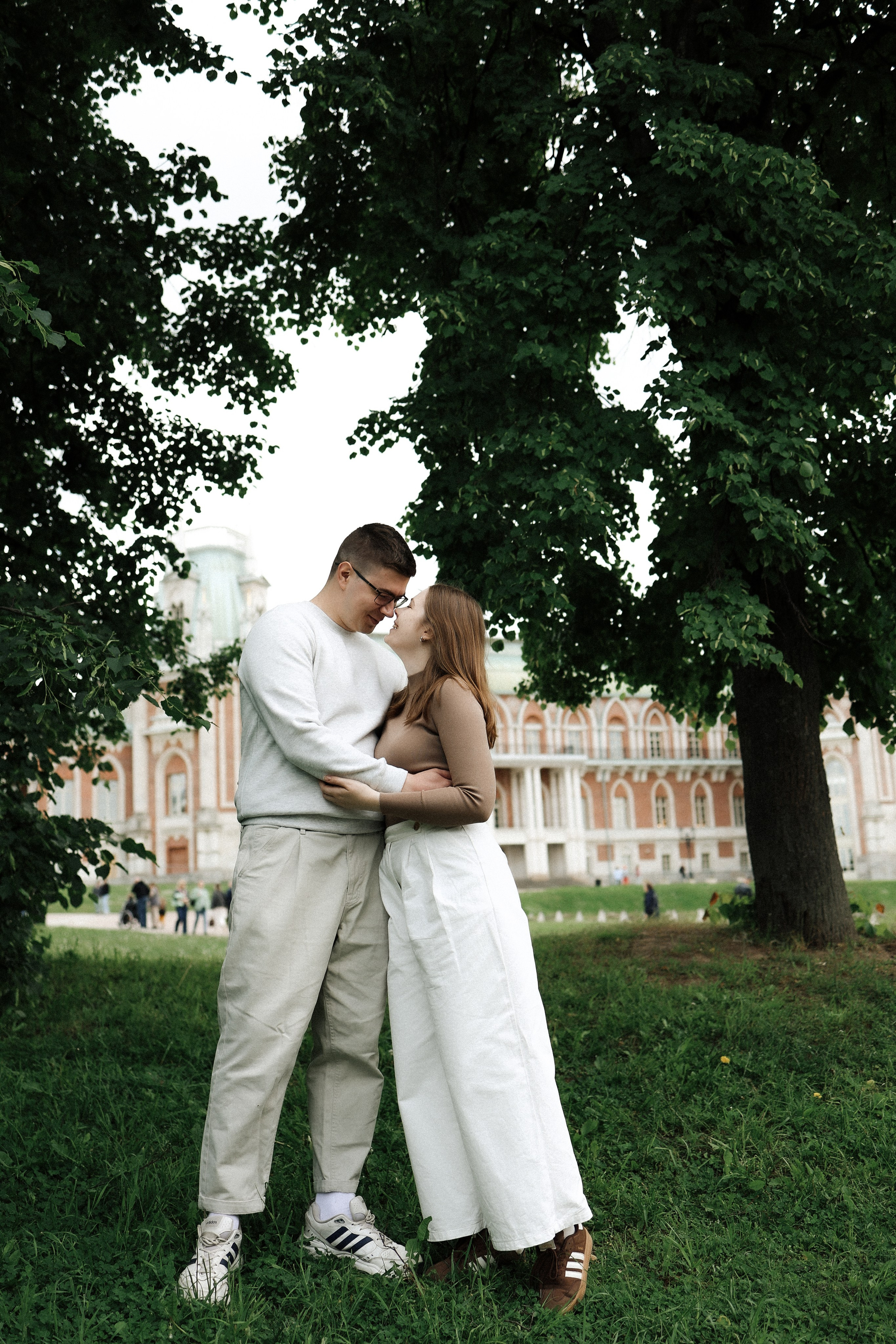 Екатерина и Иван, Парк Царицыно перед грозой. Свадебный и семейный фотограф в Москве Света Снимает