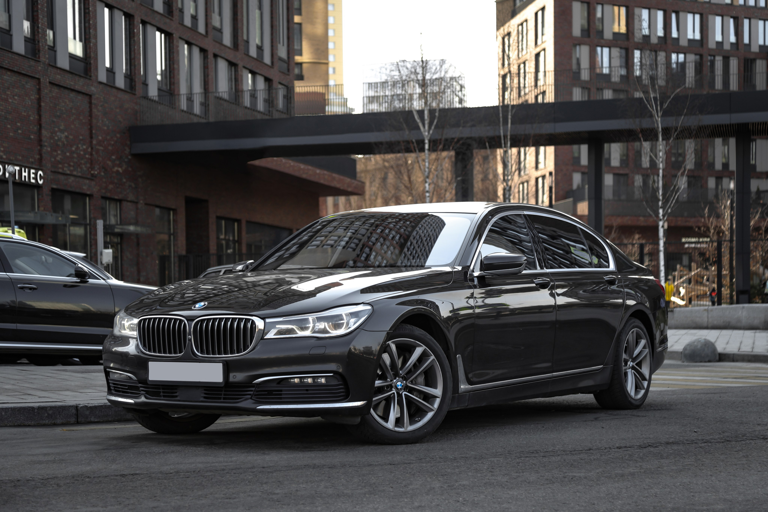 2017 BMW 750 Ld XDrive. Mixturecaptures