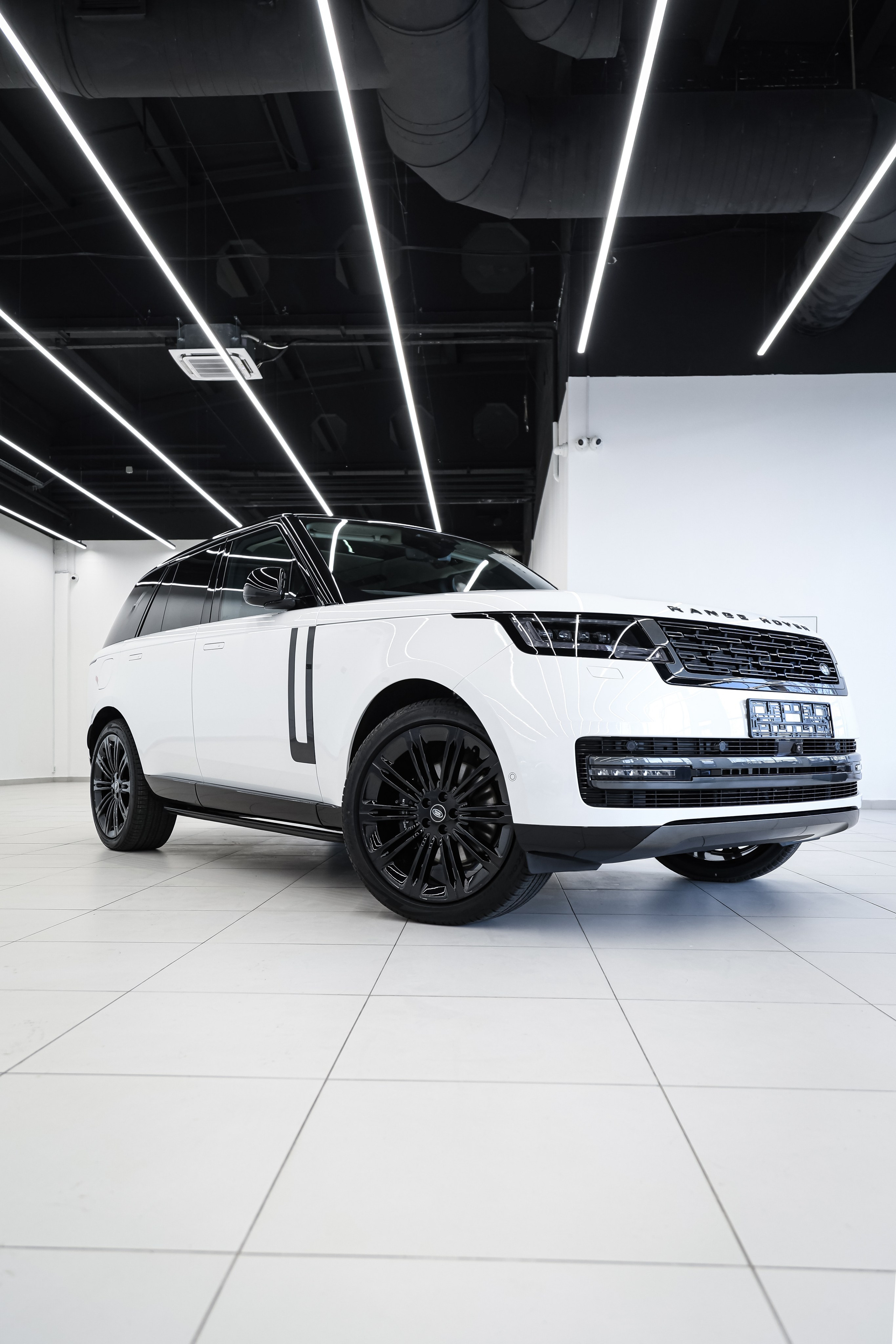 2024 Range Rover. Mixturecaptures