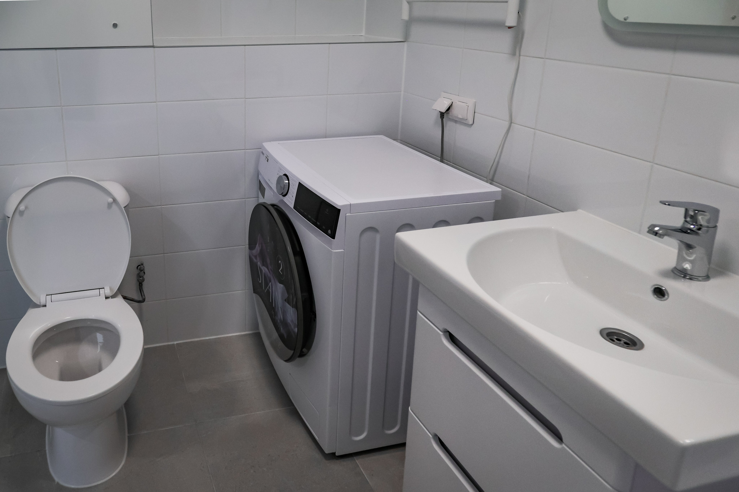 APARTMENT COMPLEX INTERIOR. Mixturecaptures