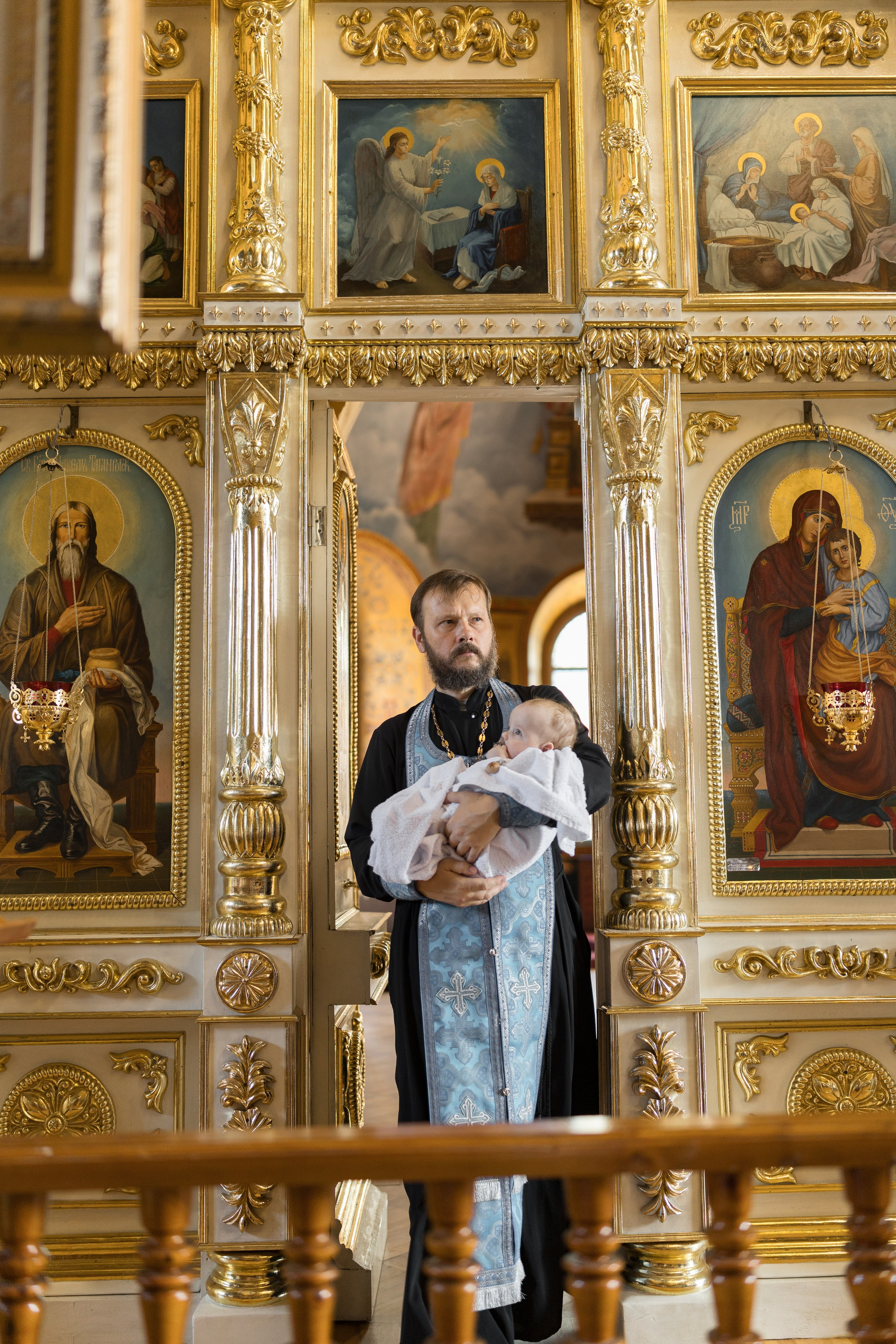 Крещение Михаила в Николаевской церкви. Анастасия Безуглова- свадебный фотограф в Таганроге